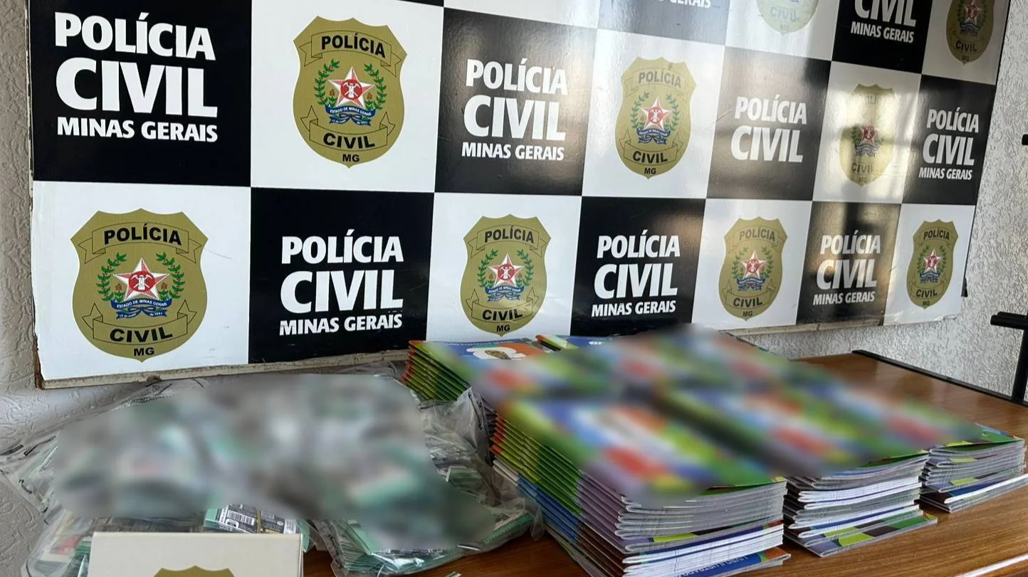 Polícia apreende álbuns e figurinhas da Copa em Patos de Minas