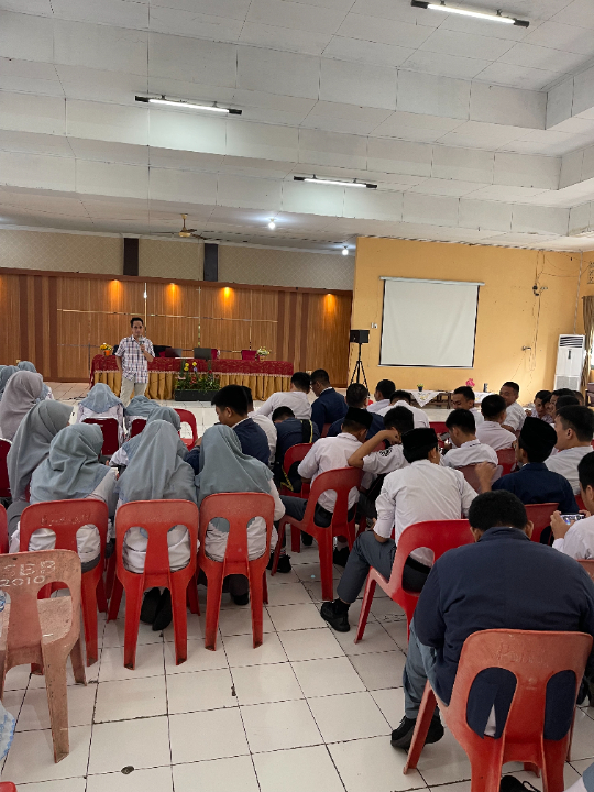 Pemateri Pelatihan Applied Digital Skill dengan GWSFE (Siswa)