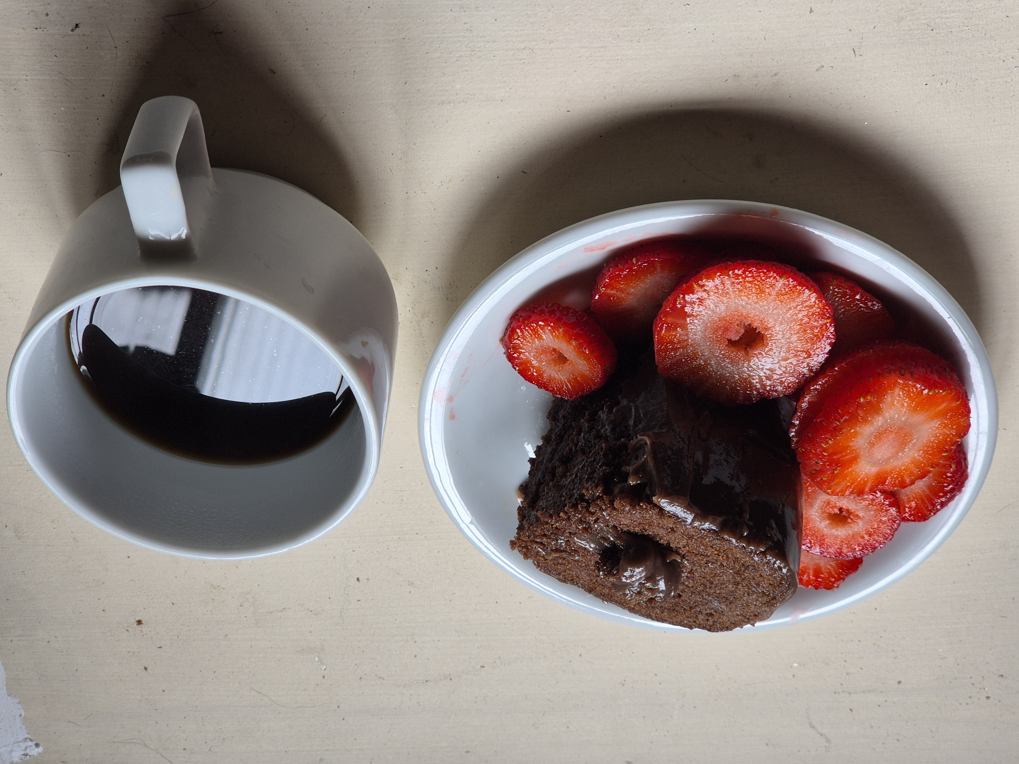 Um café da manhã gostoso, mesmo com um café de menor qualidade.