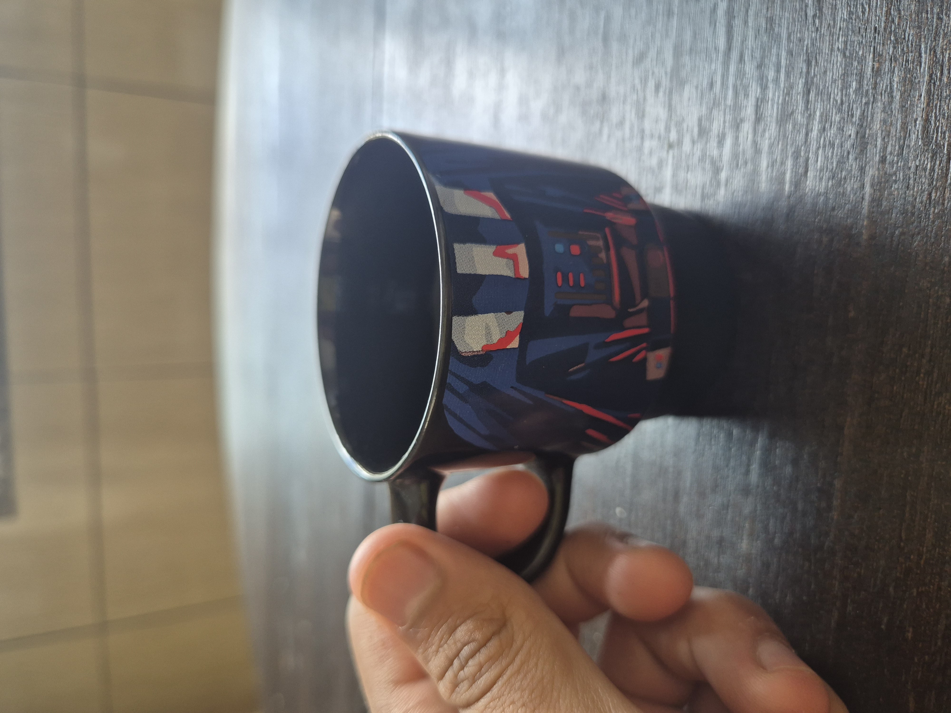 Hoje eu senti um toque de chocolate na primeira bicada que eu dei ao café. Por isso, senti-me na necessidade de aumentar um pouco a nota. Creio que eu tenha esses dias todos feito o café de maneira um pouco displicente. Hoje eu preparei a filtragem em 3 etapas, de 33ml em 33ml, para poder extrair melhor tudo o que tem para extrair.