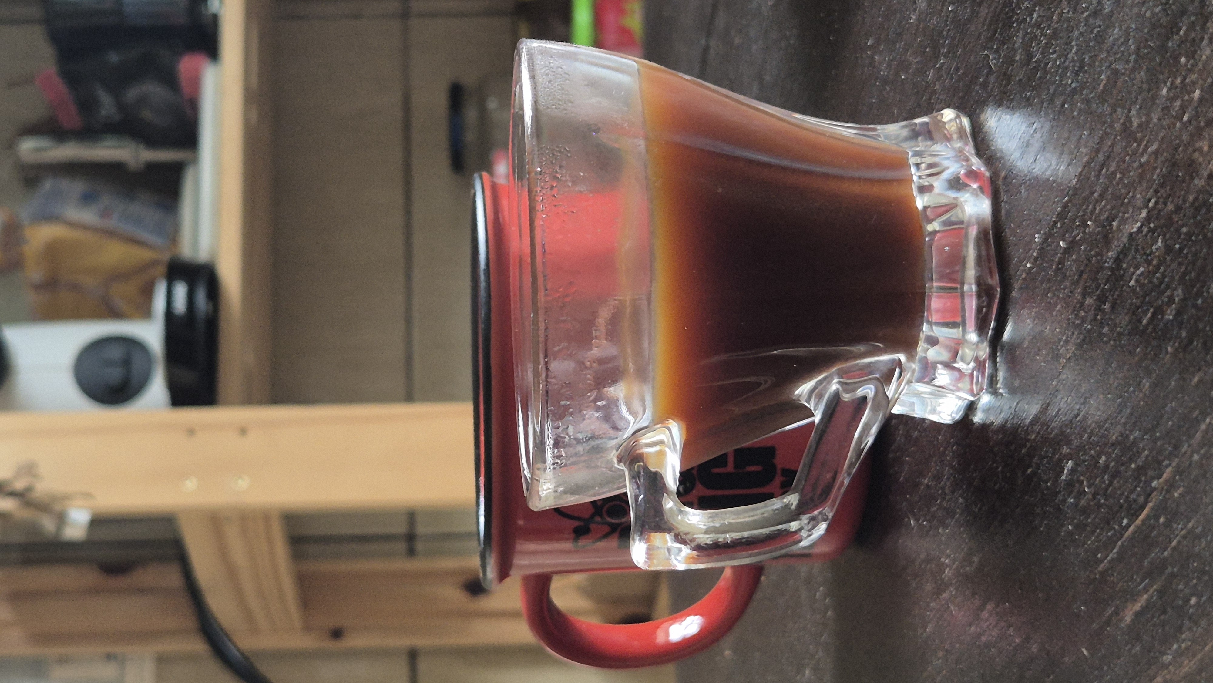 Não sei se não sei usar a Moka ou o que, mas eu não gosto muito da cor que o meu café fica feito na Moka.