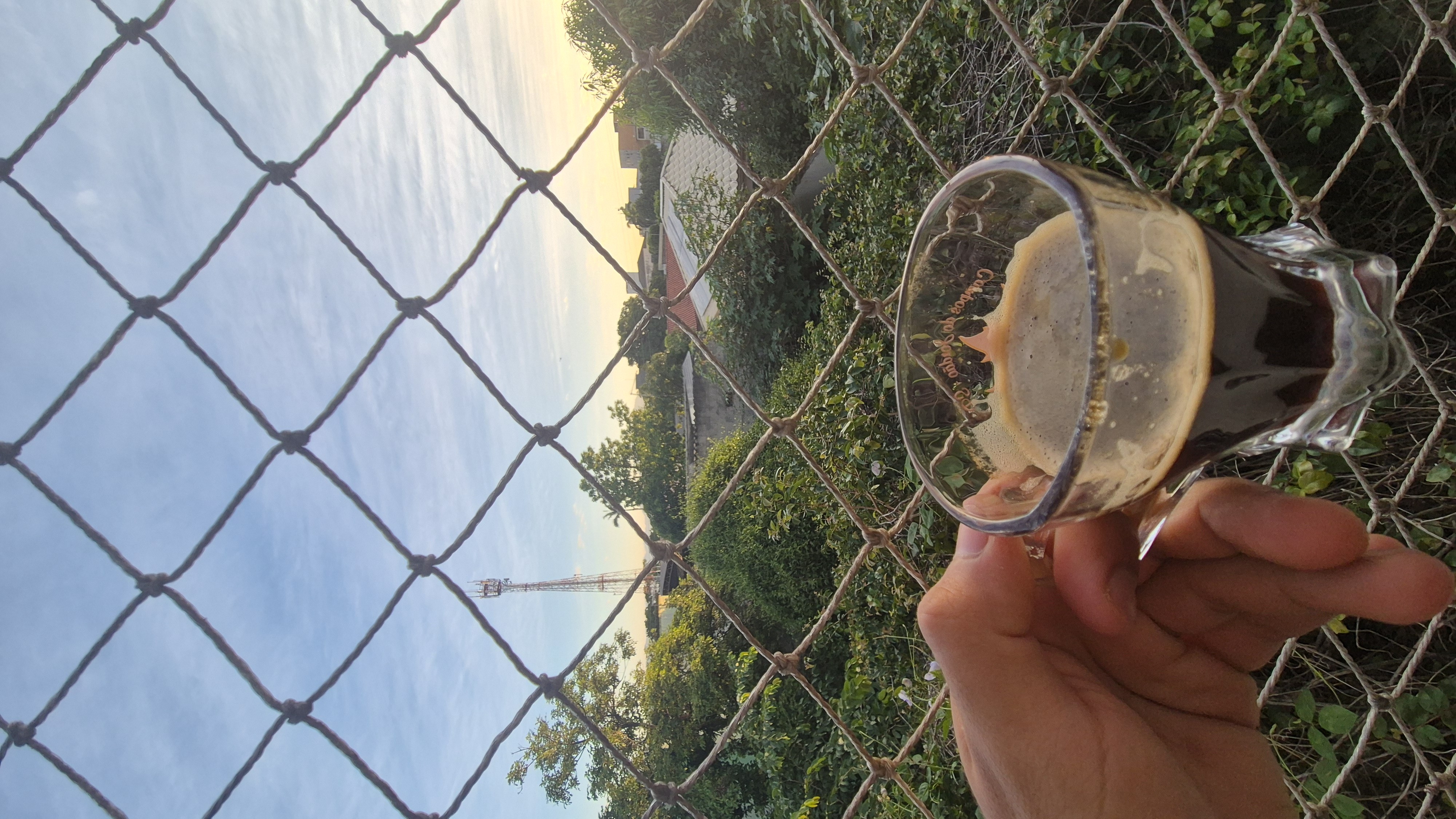 Um espresso duplo para agitar a 'carcaça' (corpo).