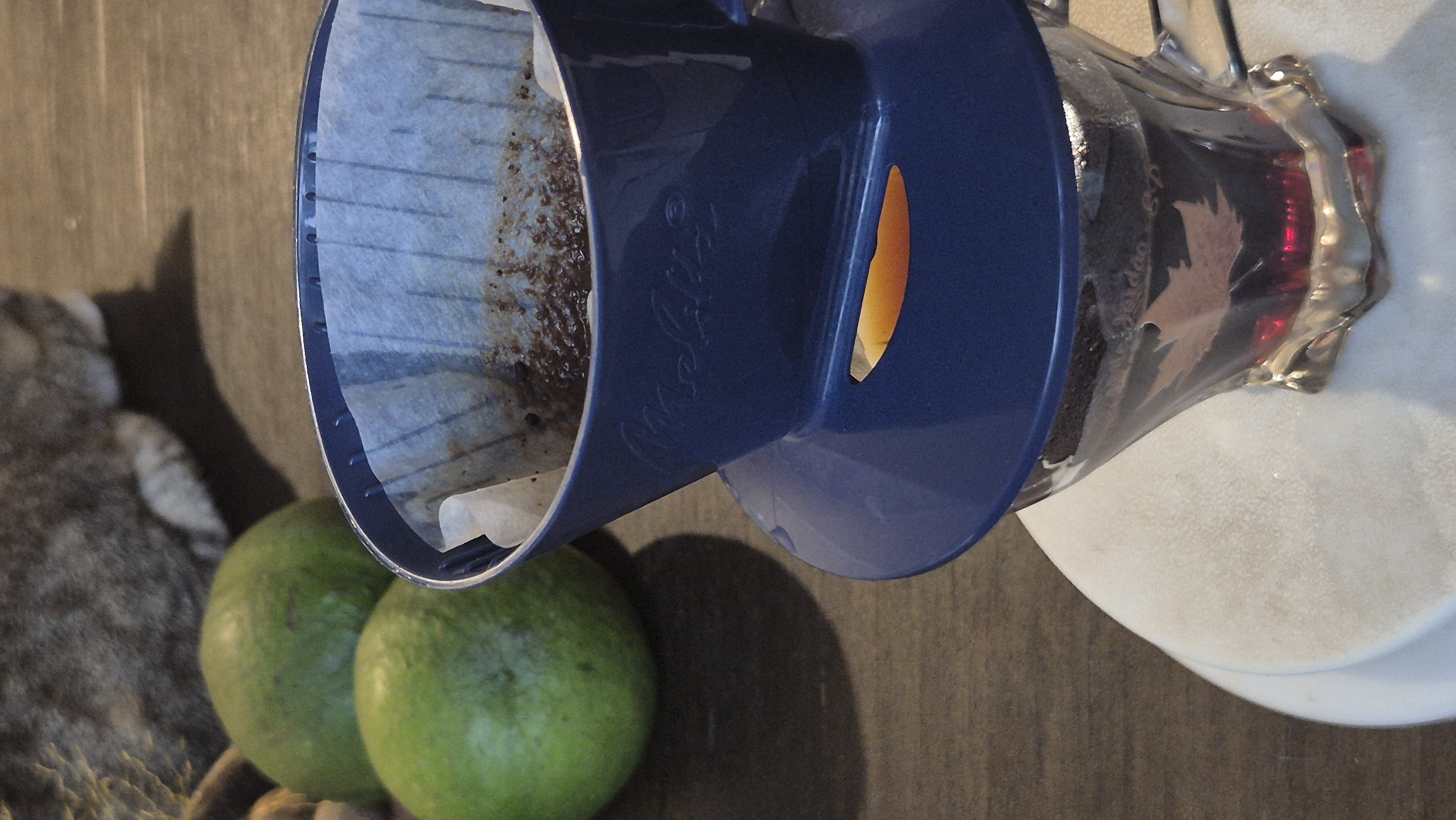 Café comprado em feira, proveniente de produção familiar. Grãos limpíssimos, puros e de boa torra. Perfil equilibradíssimo, delicioso. Sem muito enfeitação, direto ao ponto. Amei!!