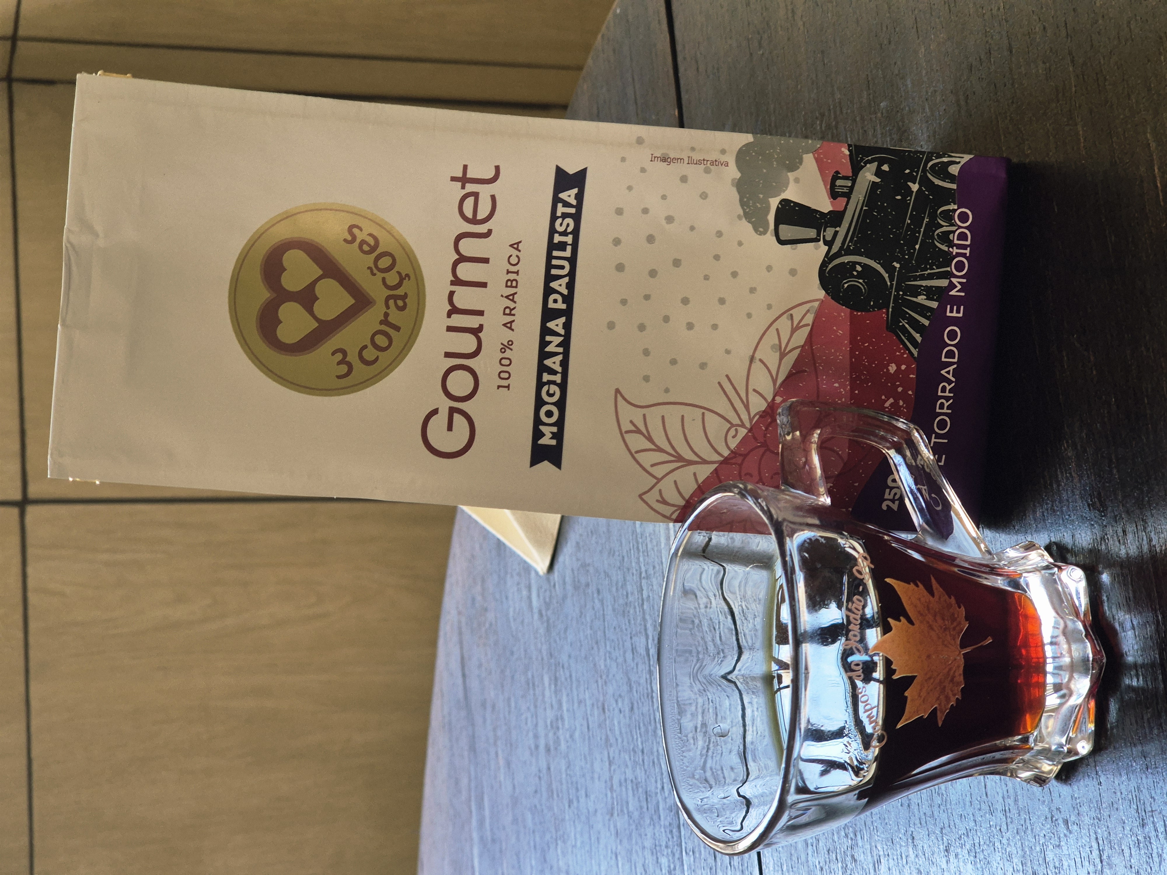 Estou de volta! Café gourmet moído simples de mercado. Aquele 3 estrelas, 3 estrelas e meio fácil. Muito melhor que qualquer um extraforte. Café com acidez média a alta, talvez um pouco mais alta pelo meu método de preparo. Gostei