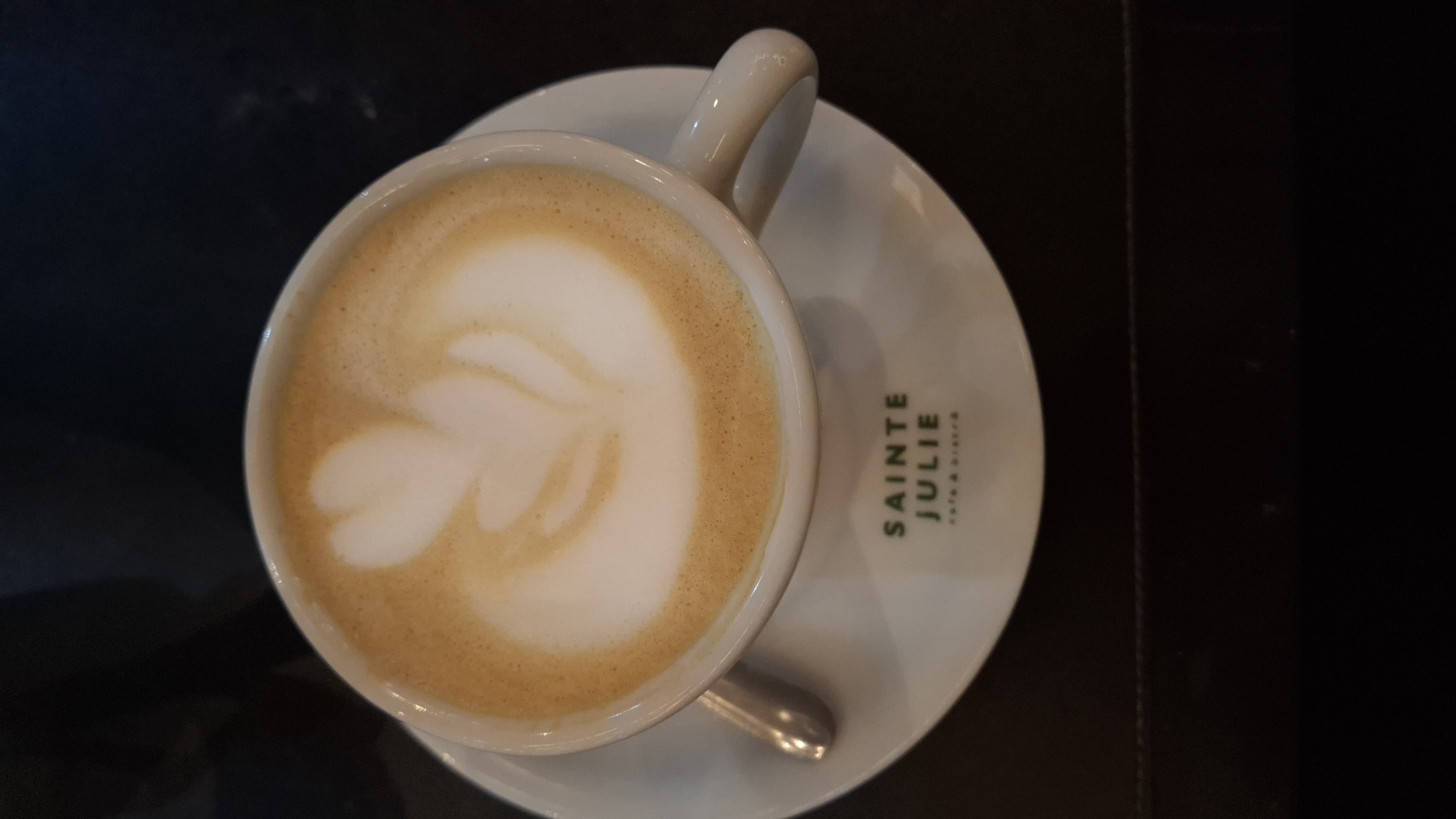 Café latte, conversei um pouco com o barista sobre o inicio da historia dele como barista