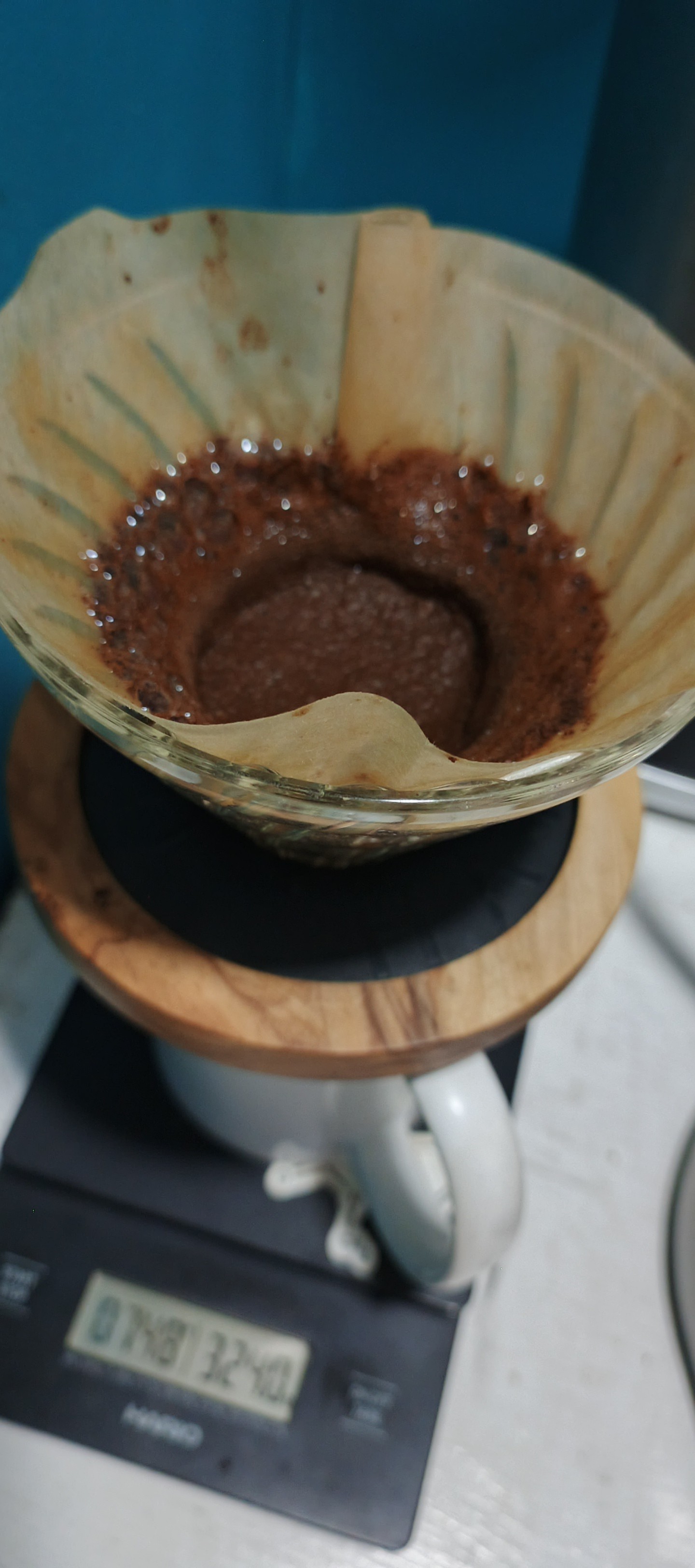 18.5 g ~ 334 mL @ 92ºC

30s Bloom ~ 84 mL, then 2 pours
