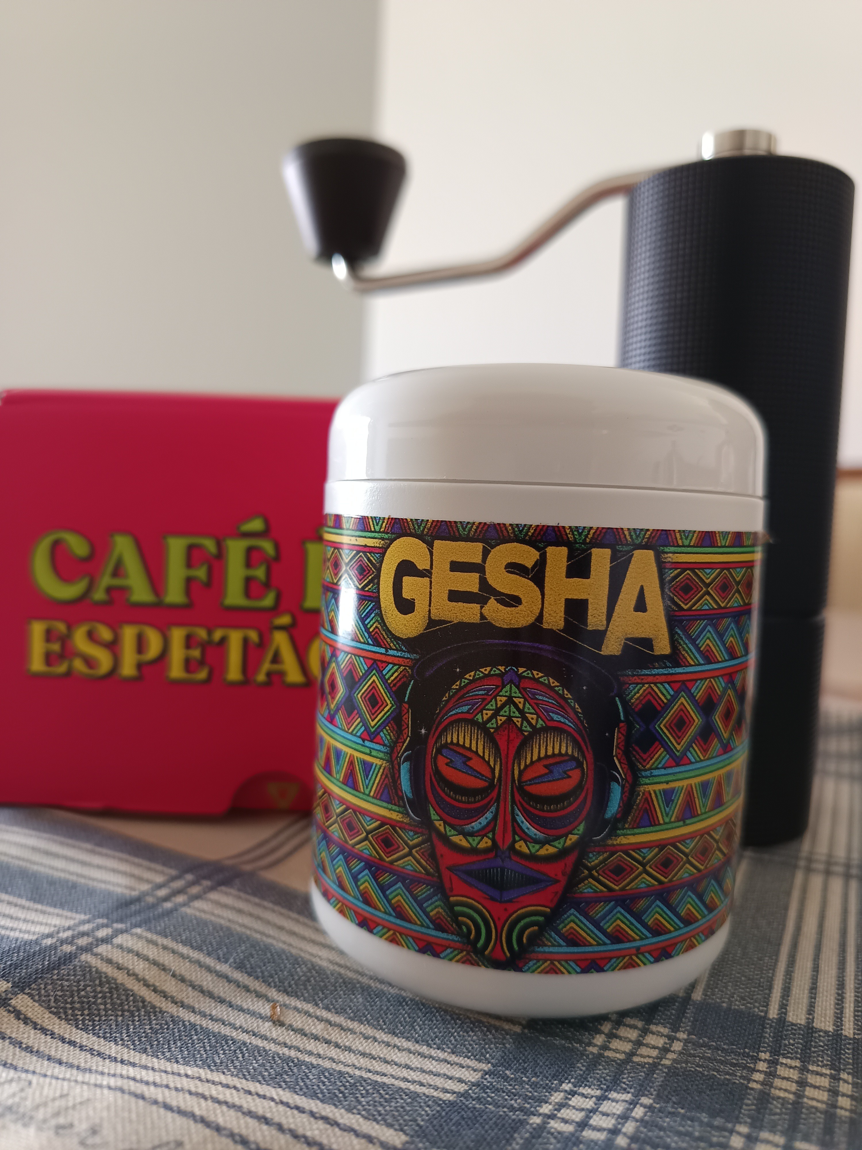 Excelente! Café com fermentação natural, bastante complexo - as notas de chocolate e amora são mais marcantes, há um toque floral mais discreto e eu diaria que a finalização é algo amanteigada. Zero amargor, extremamente proveitoso.