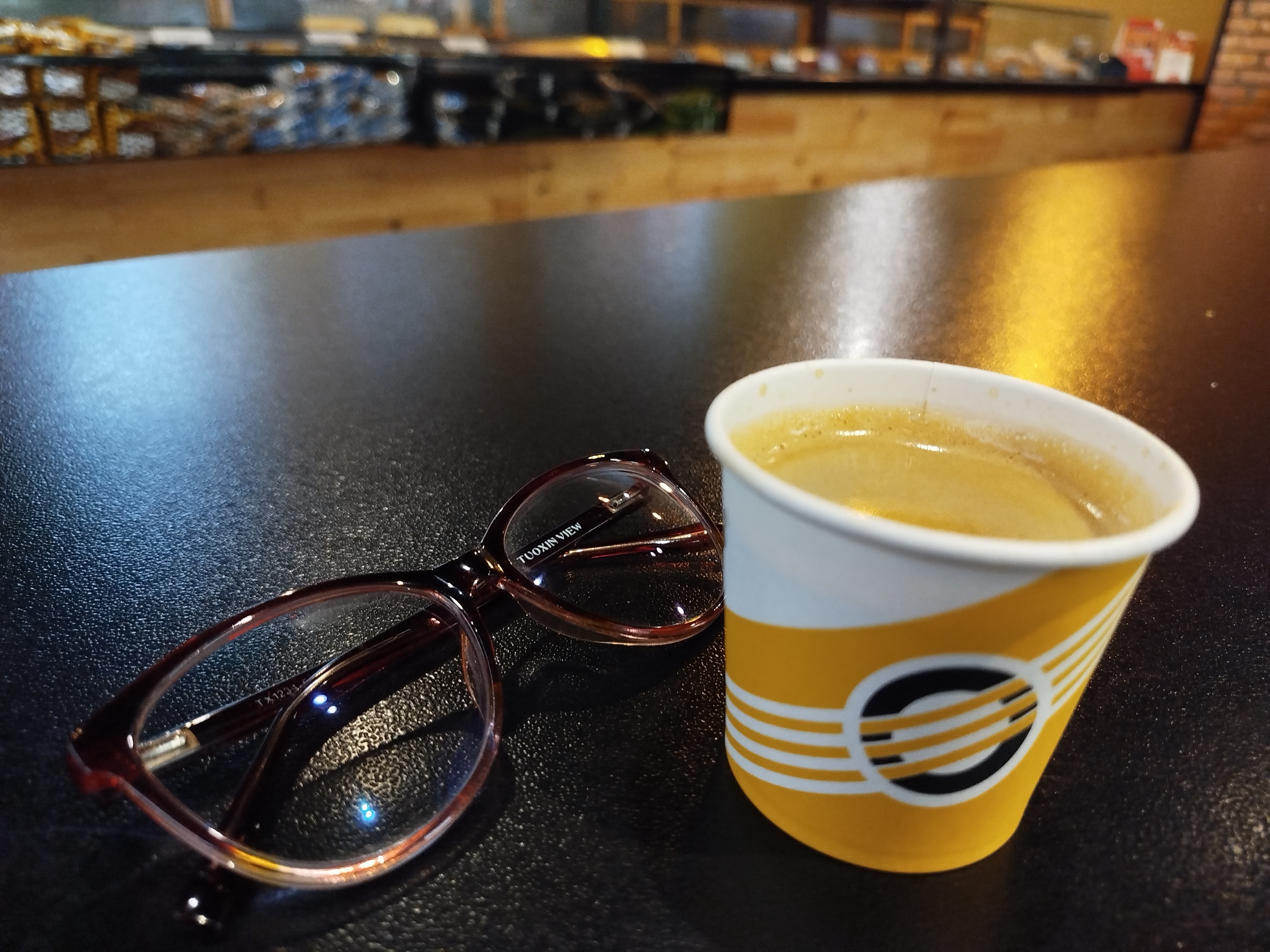 ☕ Espresso doble // 2 oz de café ~ 60mL

Notas específicas:
 § Notas dulces: Se perciben sabores dulces que recuerdan al caramelo y la panela.
 § Acidez: Presenta una acidez cítrica media y una acidez vinosa brillante.
 § Cuerpo: Tiene un cuerpo medio, lo que significa que la sensación en boca es suave y agradable.
 § Afrutado: presenta pequeñas notas afrutadas.

El café Supremo Tostado es un café de alta calidad que se distingue por su origen, la selección de sus granos, su perfil de sabor complejo y su experiencia sensorial armoniosa. Es un café que invita a ser disfrutado con atención, apreciando cada matiz de su sabor y aroma.