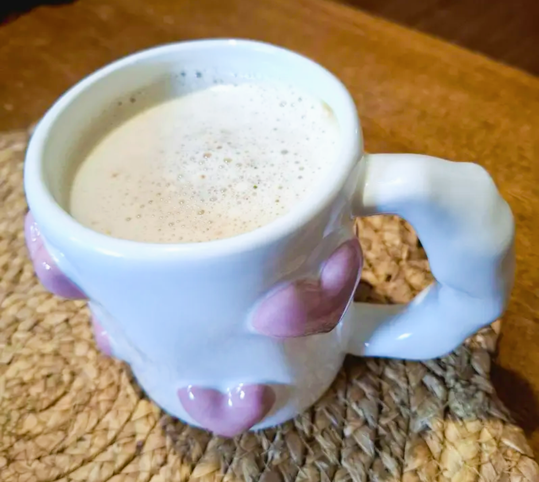 Bogotá 🌦️12°C| ✓ Un café con leche pinta de calidez la mañana.