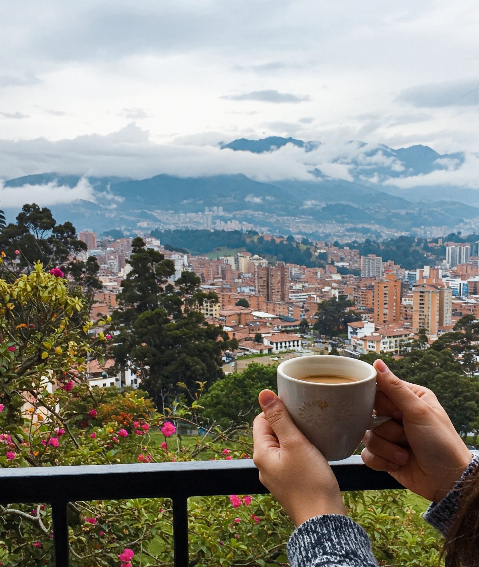 Bogotá 🌥️14°C| Disfrutando un periquito de sabor y aroma que me dice que hoy todo es posible. 🧡☕