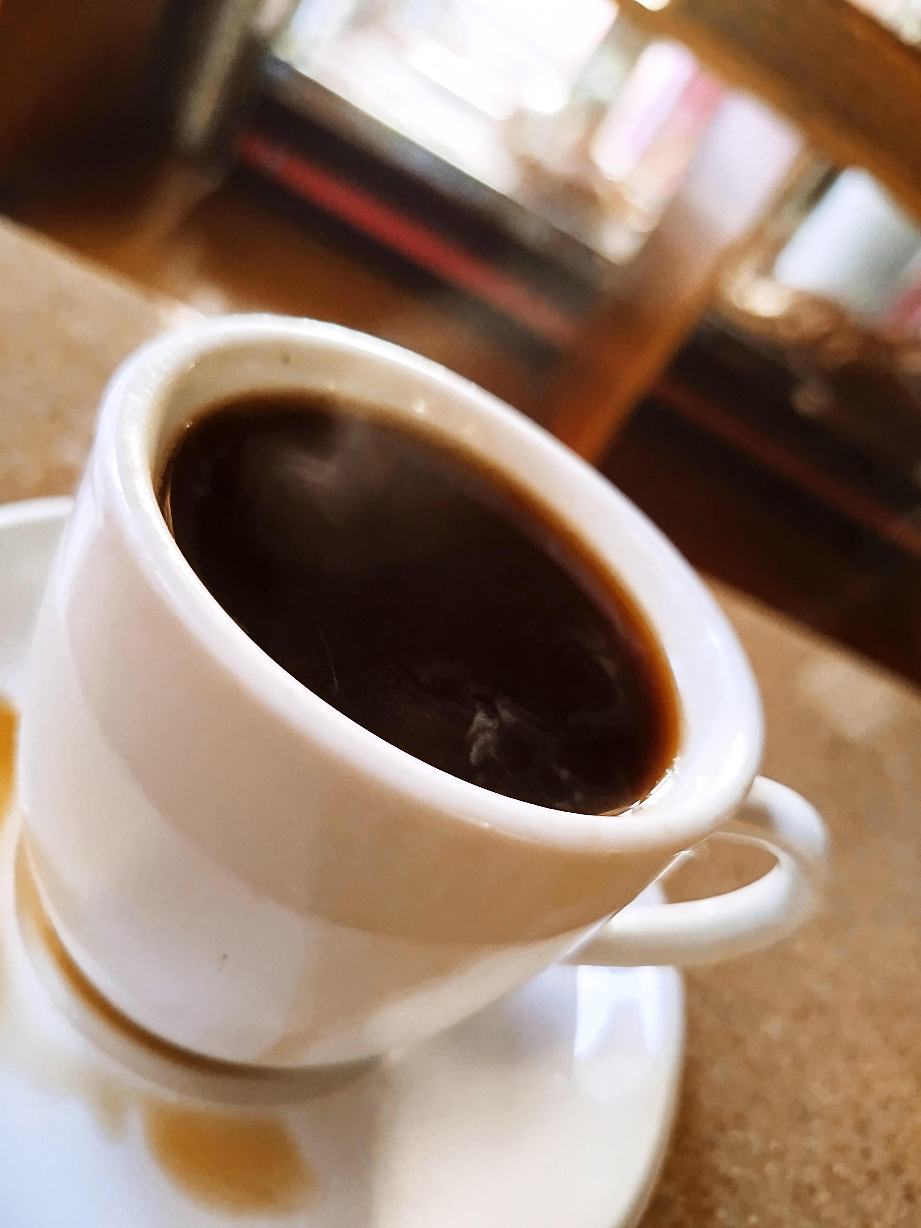 Bogotá 🌥️ 19°C| Hola, coffee! ☕
Espero que estén disfrutando de este tranquilo domingo por la tarde. Envío un saludo muy especial y para recordarles lo afortunados que somos de compartir estos momentos de café. 🧡☕