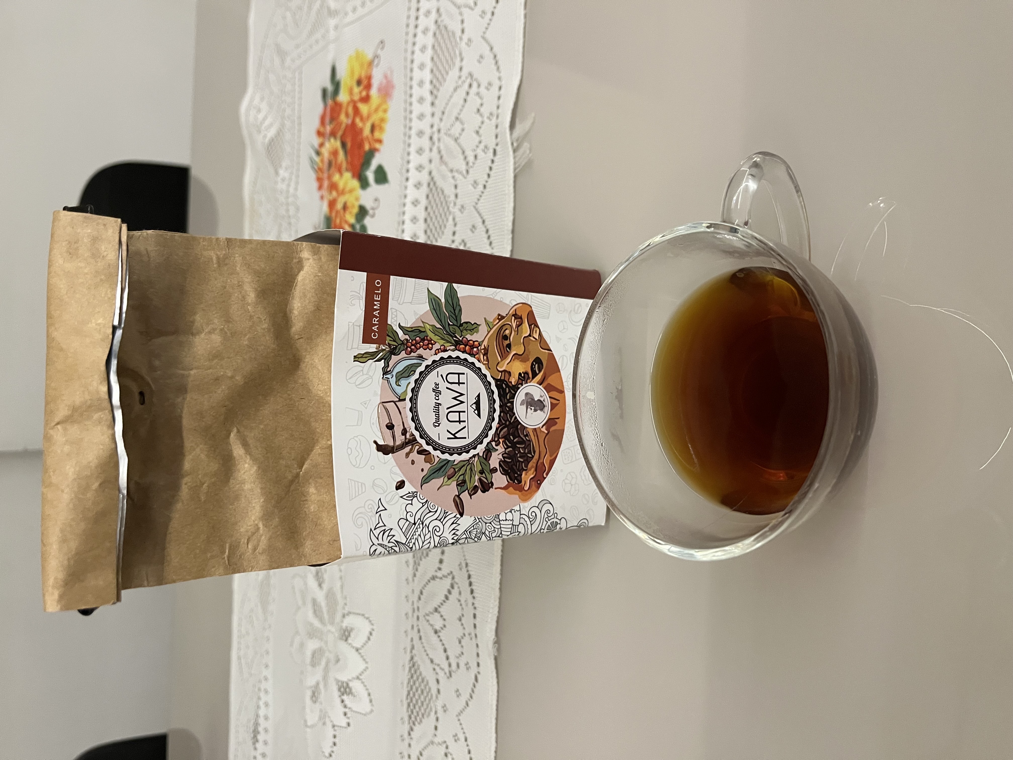 Baixo amargor, baixa acidez, aroma e sabor mediano, difícil de encontrar as motos sensoriais propostas. Fiz na proporção de 7g para 100mL de água.