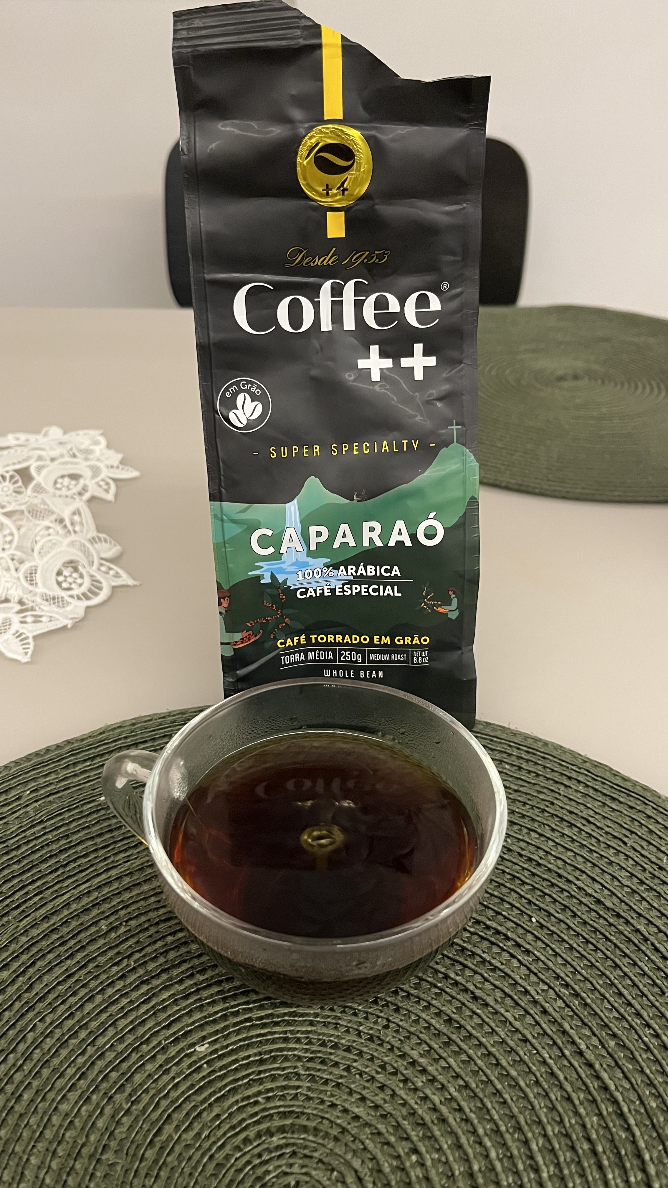 Fiz na proporção de 7g para cada 100mL de de água. Os cafés da Coffee Mais já foram bons, porém hoje em dias está mais para um Gourmet do que um especial, amargor leve, porém é difícil de encontrar aroma e sabor. Recomendo para quem está no início da jornada de descobrir cafés especiais, mas pra que busca experiências sensoriais irá se decepcionar demais.