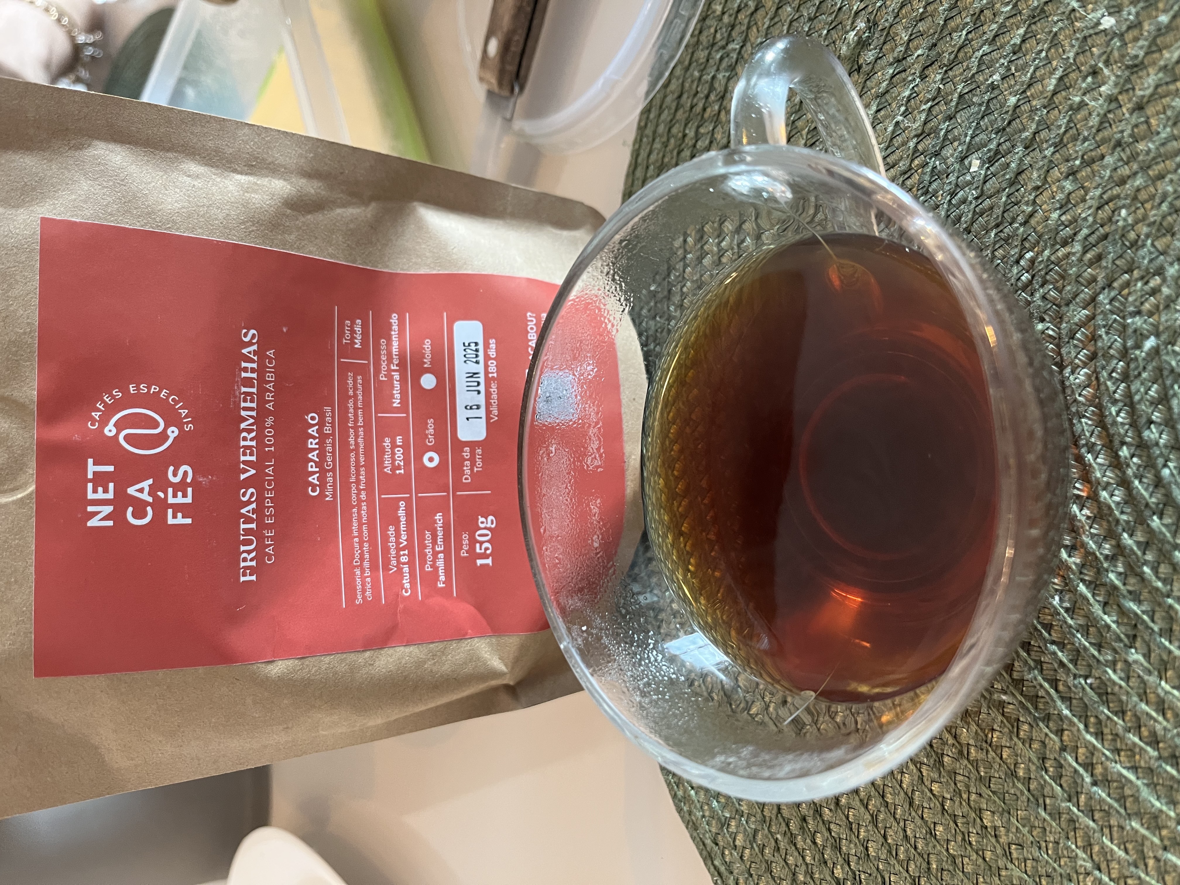 Fiz na proporção de 7g para cada 100mL de água. Doçura, aromas e as notas sutis, não são intensos como descritos no rótulo.
Vale o custo/benefício pra quem está aprimorando a biblioteca sensorial, recomendo a compra.