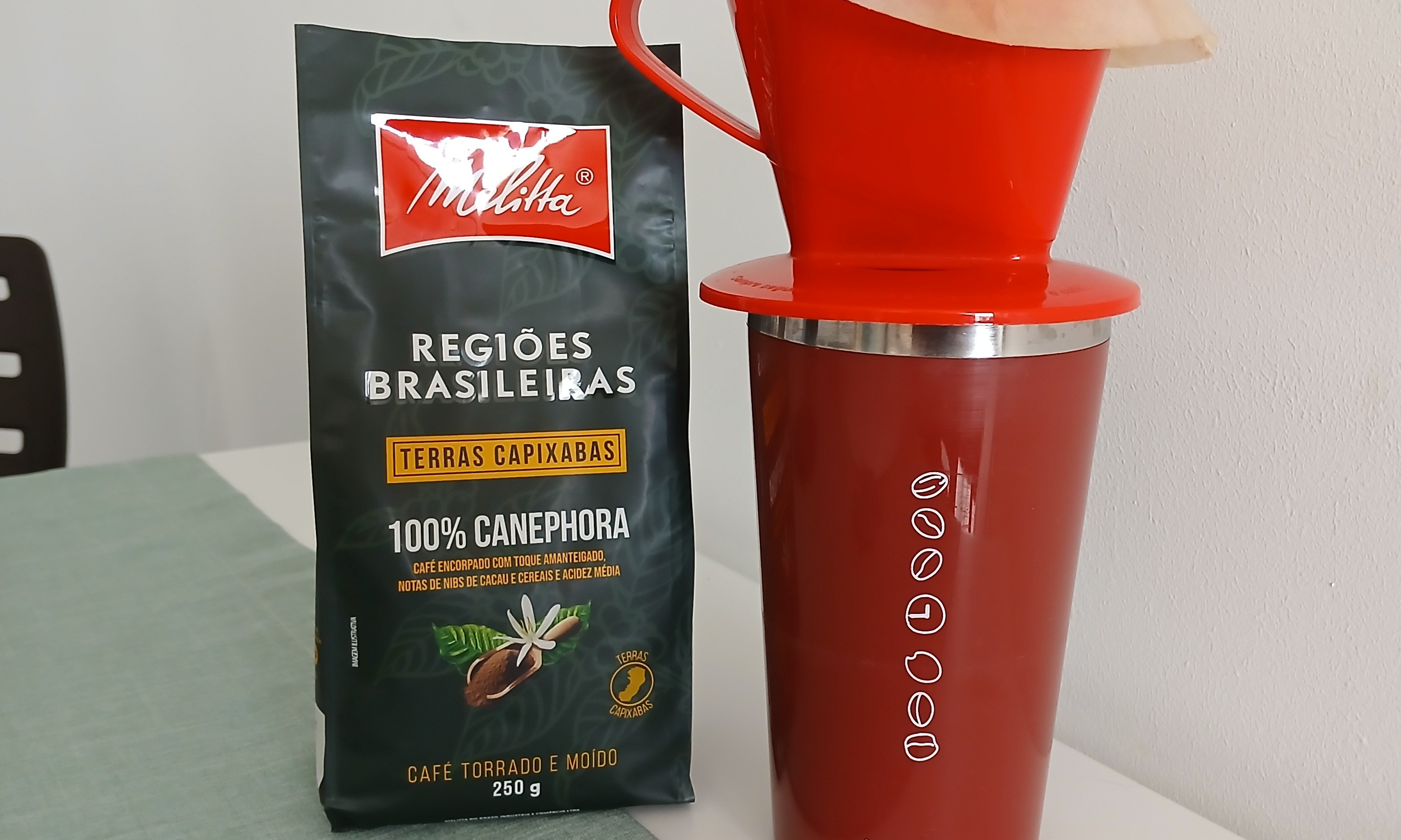 Eu não sabia até pesquisar, mas o canephora é o mesmo que o robusta. Pra quem está acostumada com o arábica, o canephora é altamente encorpado e tem o dobro de cafeína.