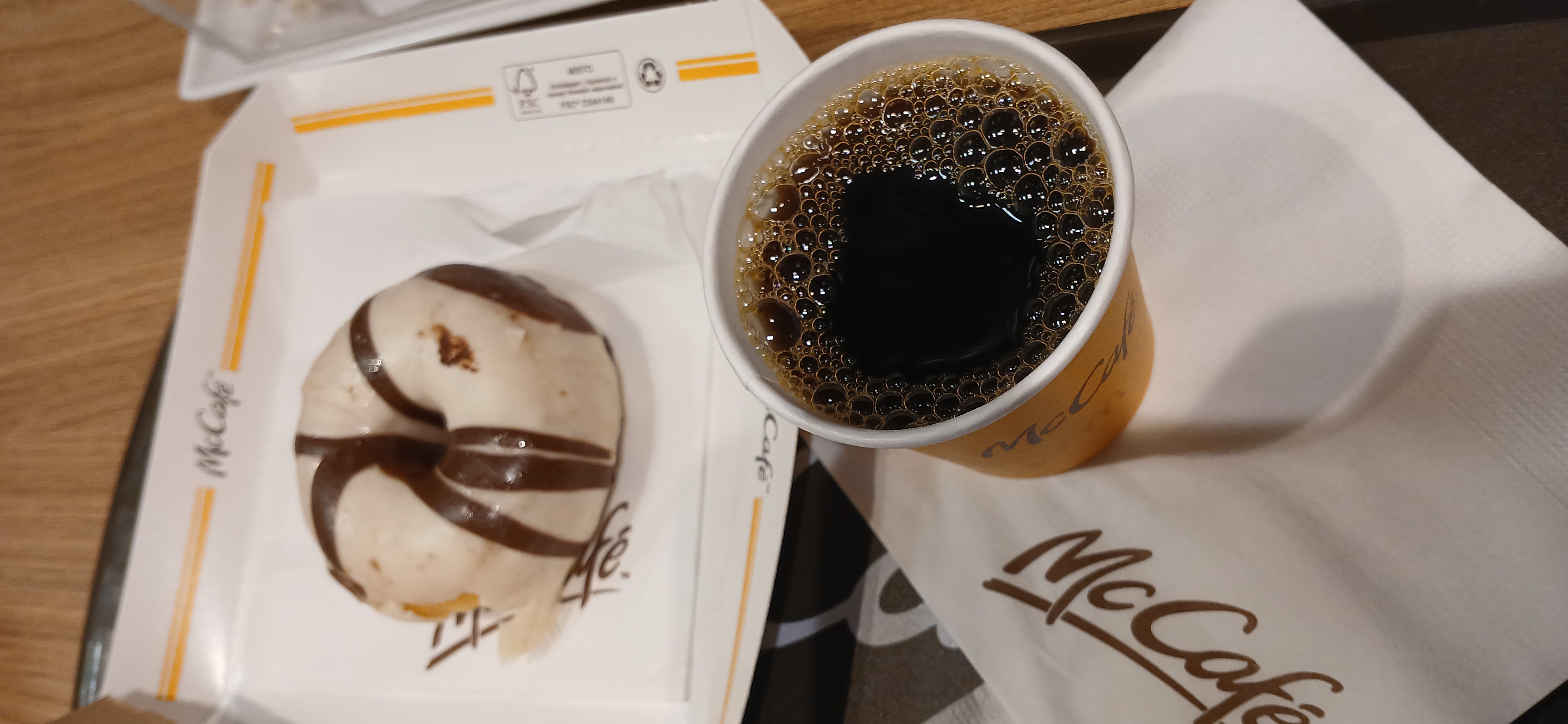 Café e donnut 
