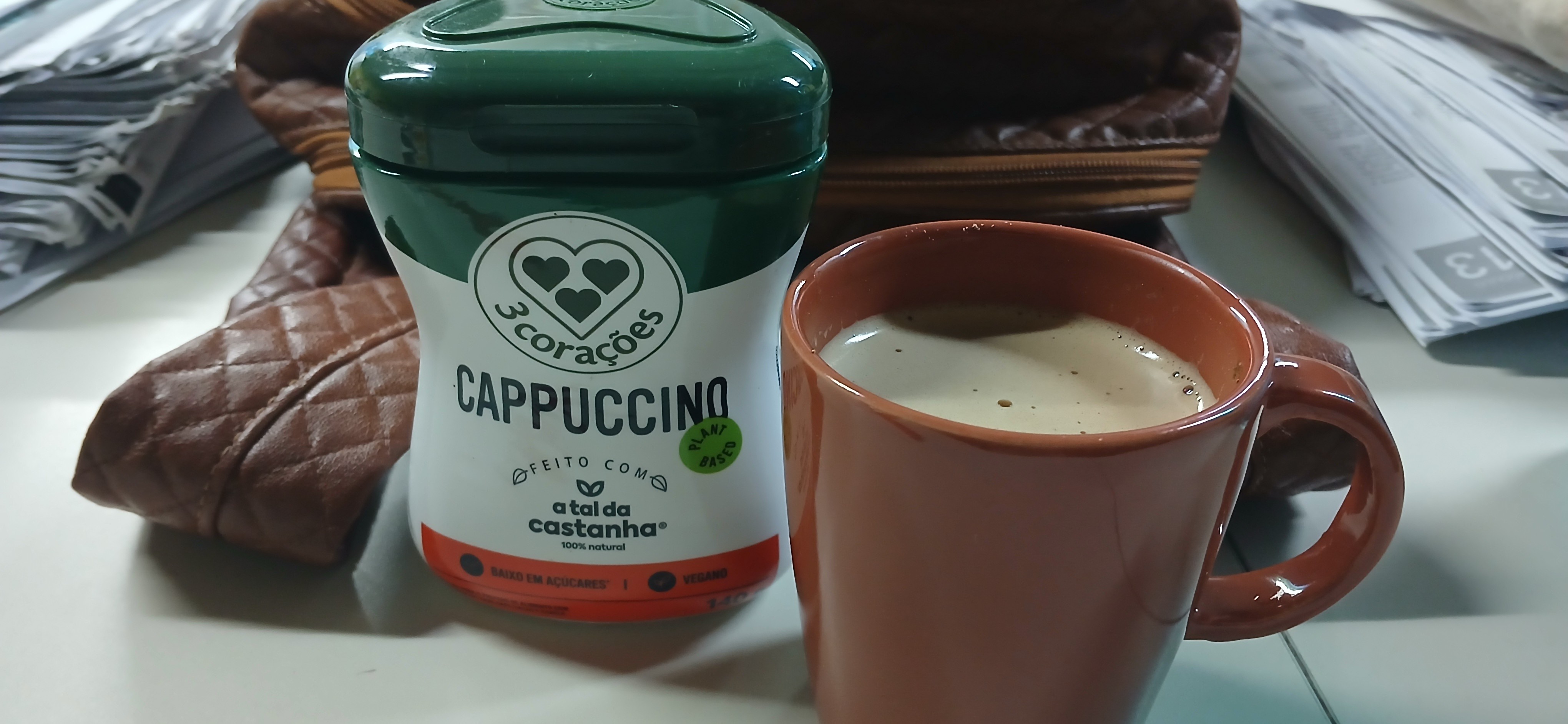 Cappuccino vegano no trabalho. Terça-feira 