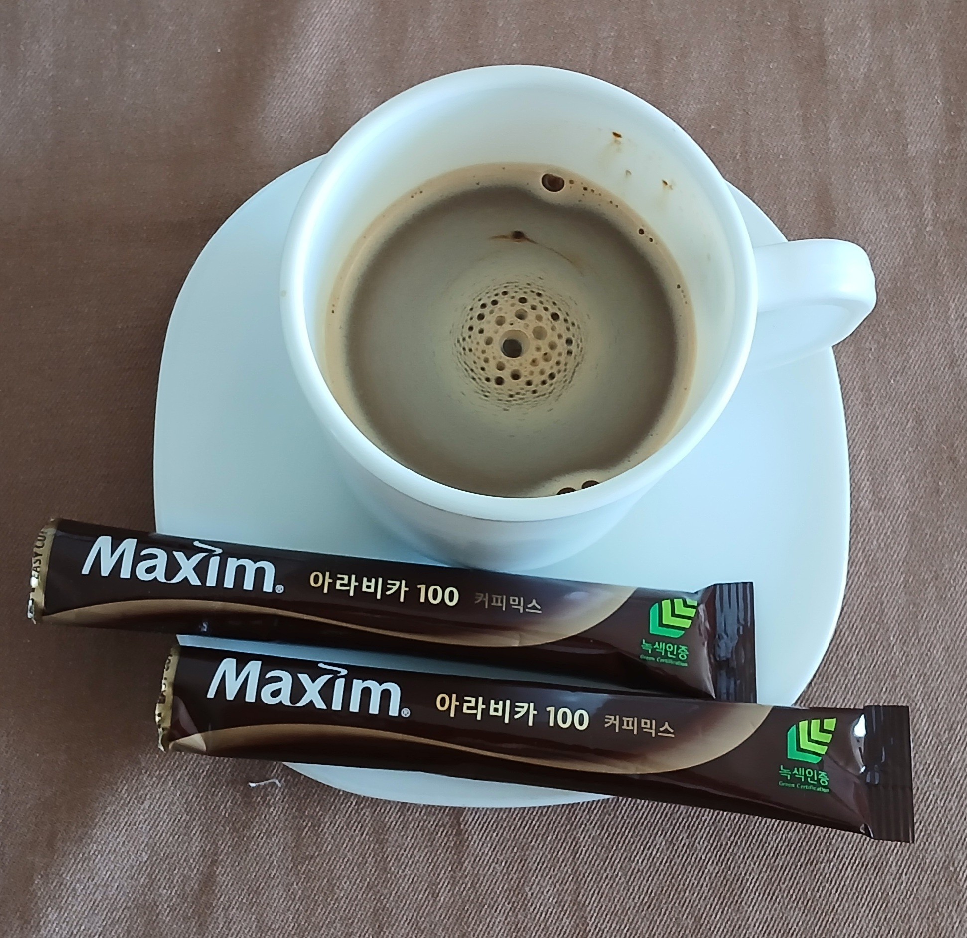 Da série: provando cafés asiáticos
From: South Korea 🇰🇷
Marca: Maxim
Variação: Arabica 100