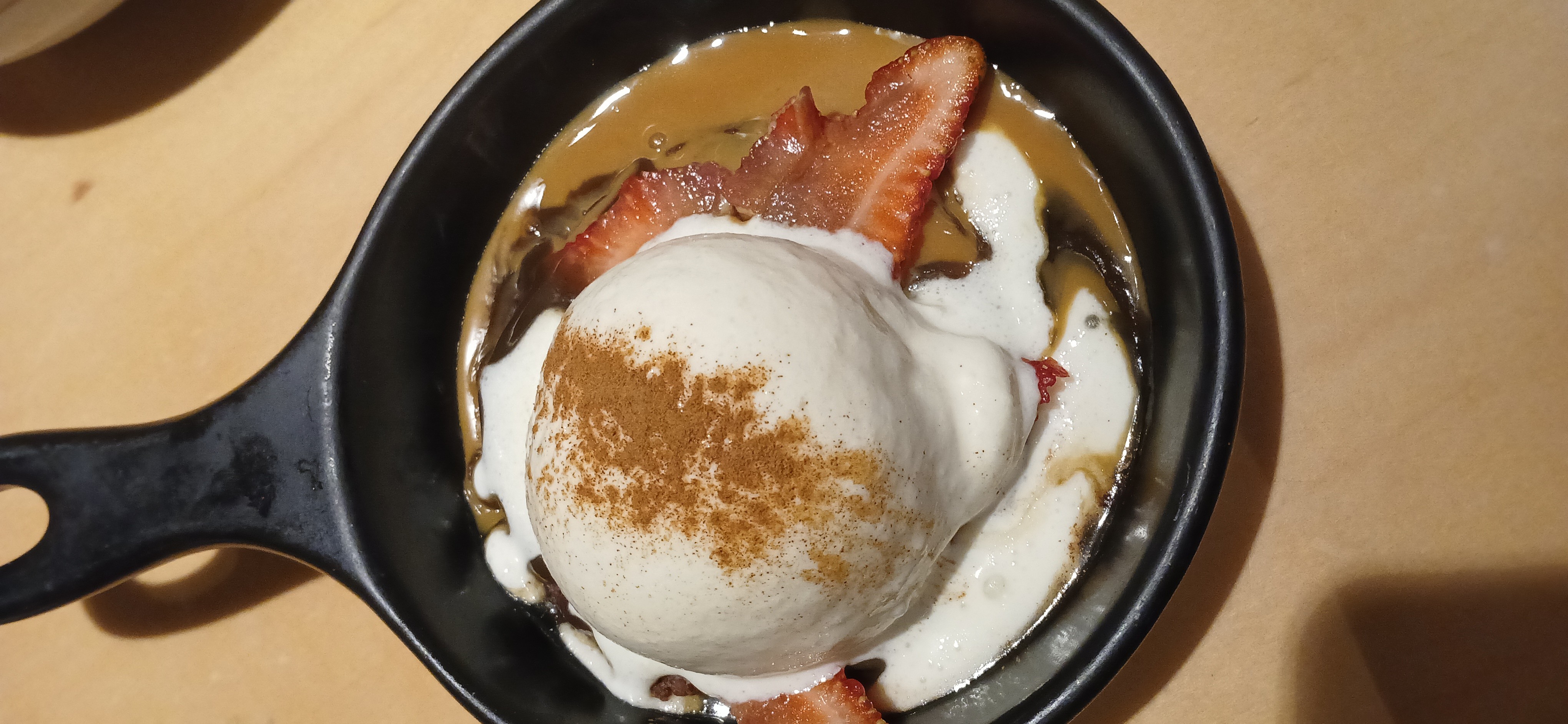 Não estava dando nada por esta sobremesa do Outback Brasil, mas me surpreendeu, pela explosão de texturas, temperaturas e sabores. Fica perfeita acompanhada de um café.