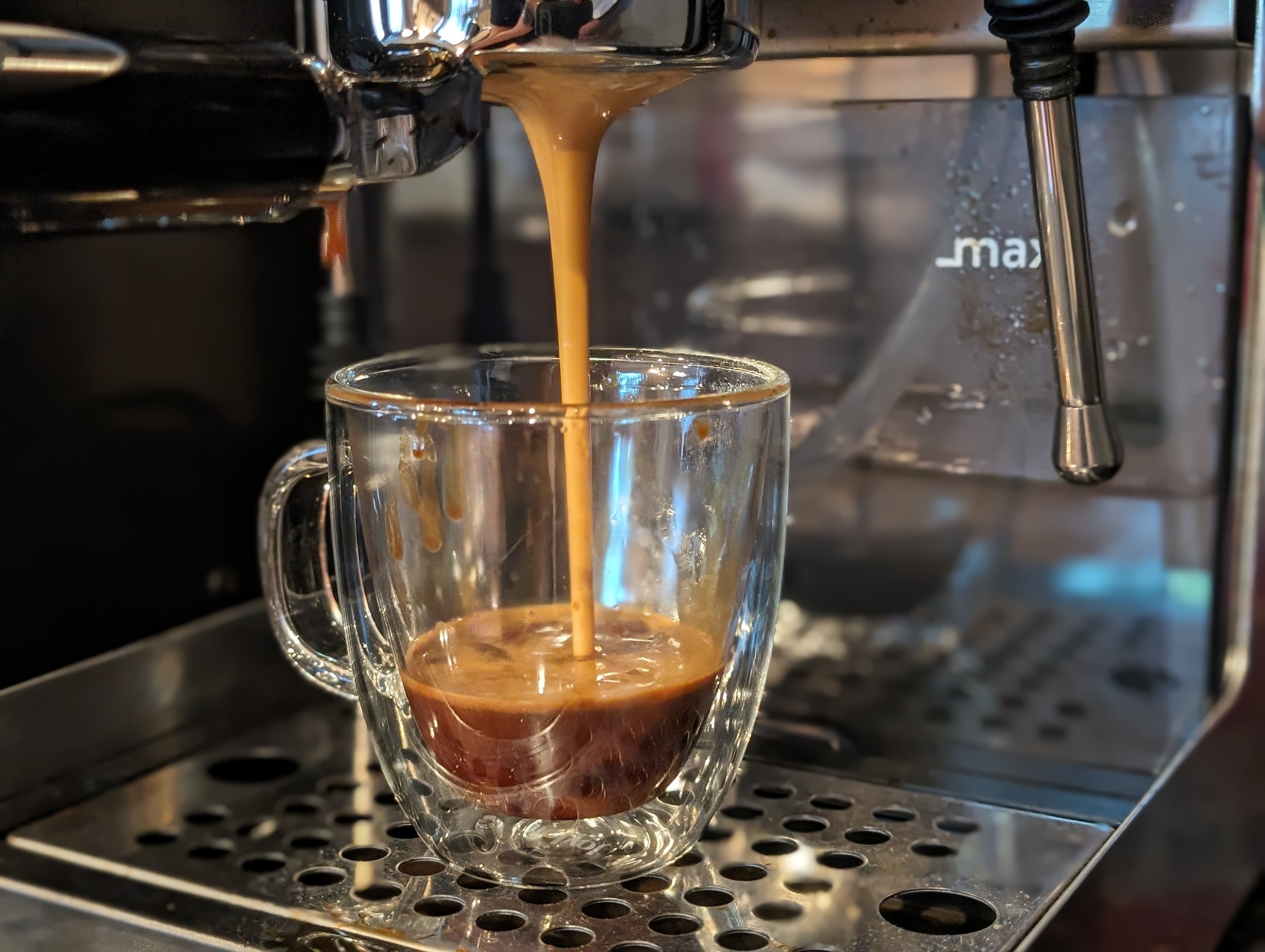 Tried the bottomless portafilter filter today.  It started off flowing mostly from the middle of the filter but then started dripping near the handle onto the counter.  I'm happy with the extraction and not the extra mess.