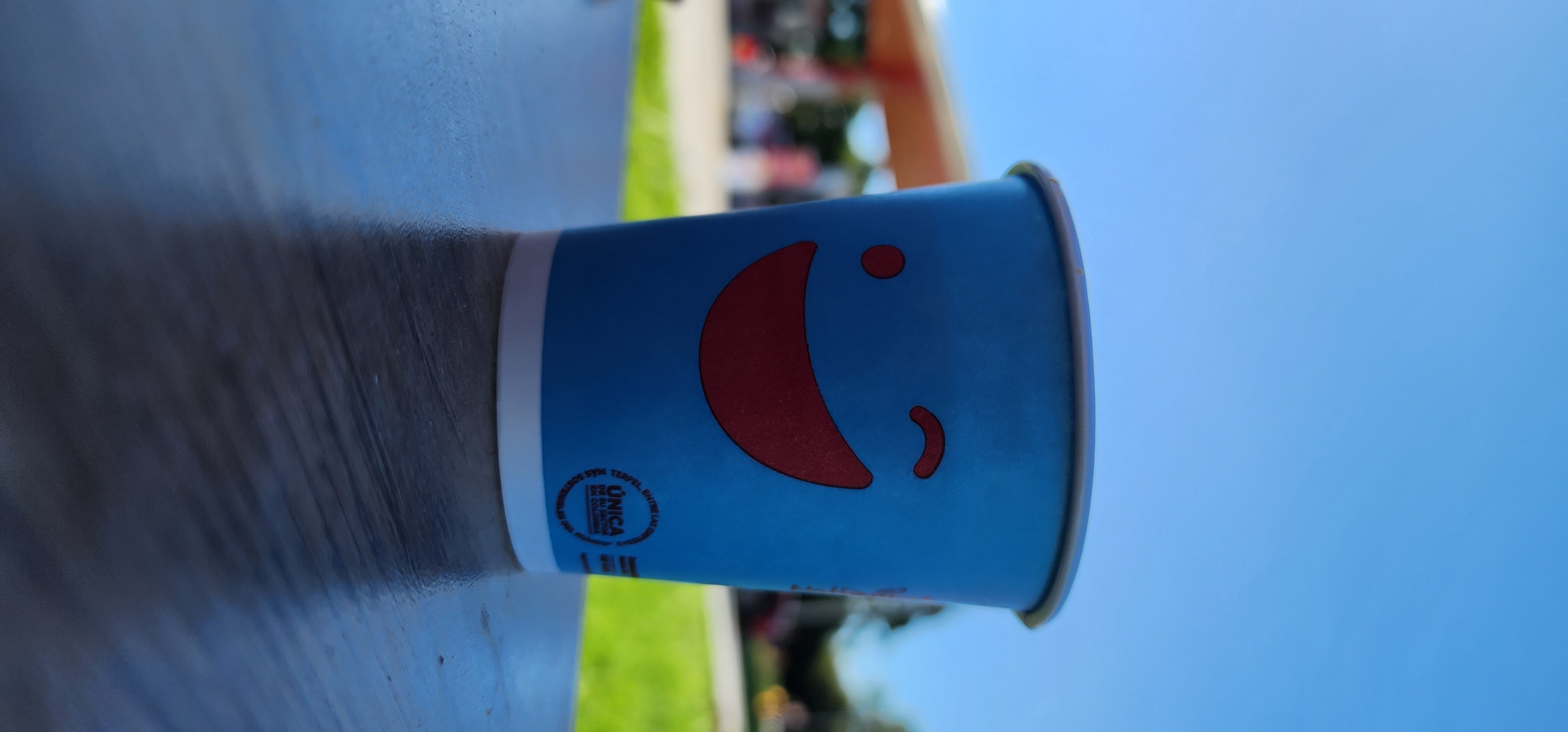 En el viaje me encuentro este excelente vaso para tomar café.