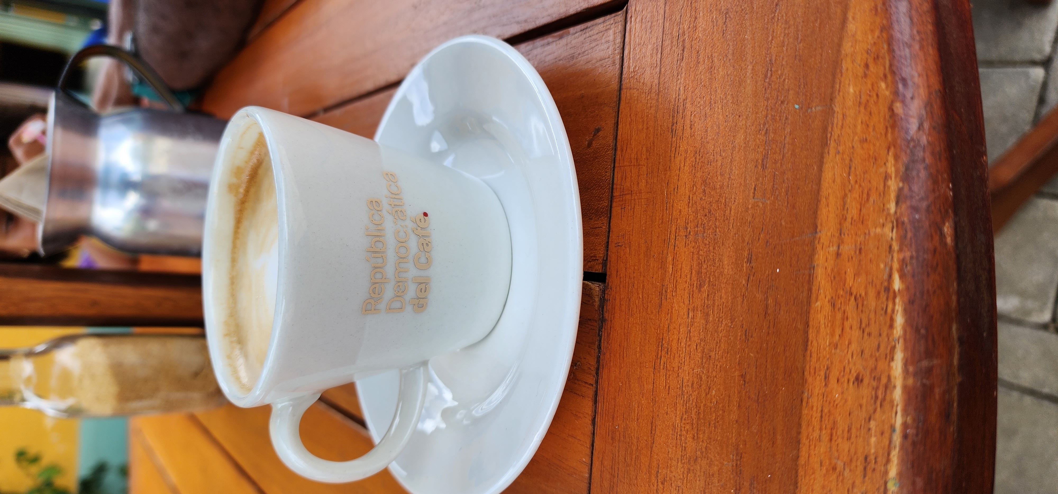 En San Roque Antioquia me tomó hoy un café cortado. en esta bella tienda de café.