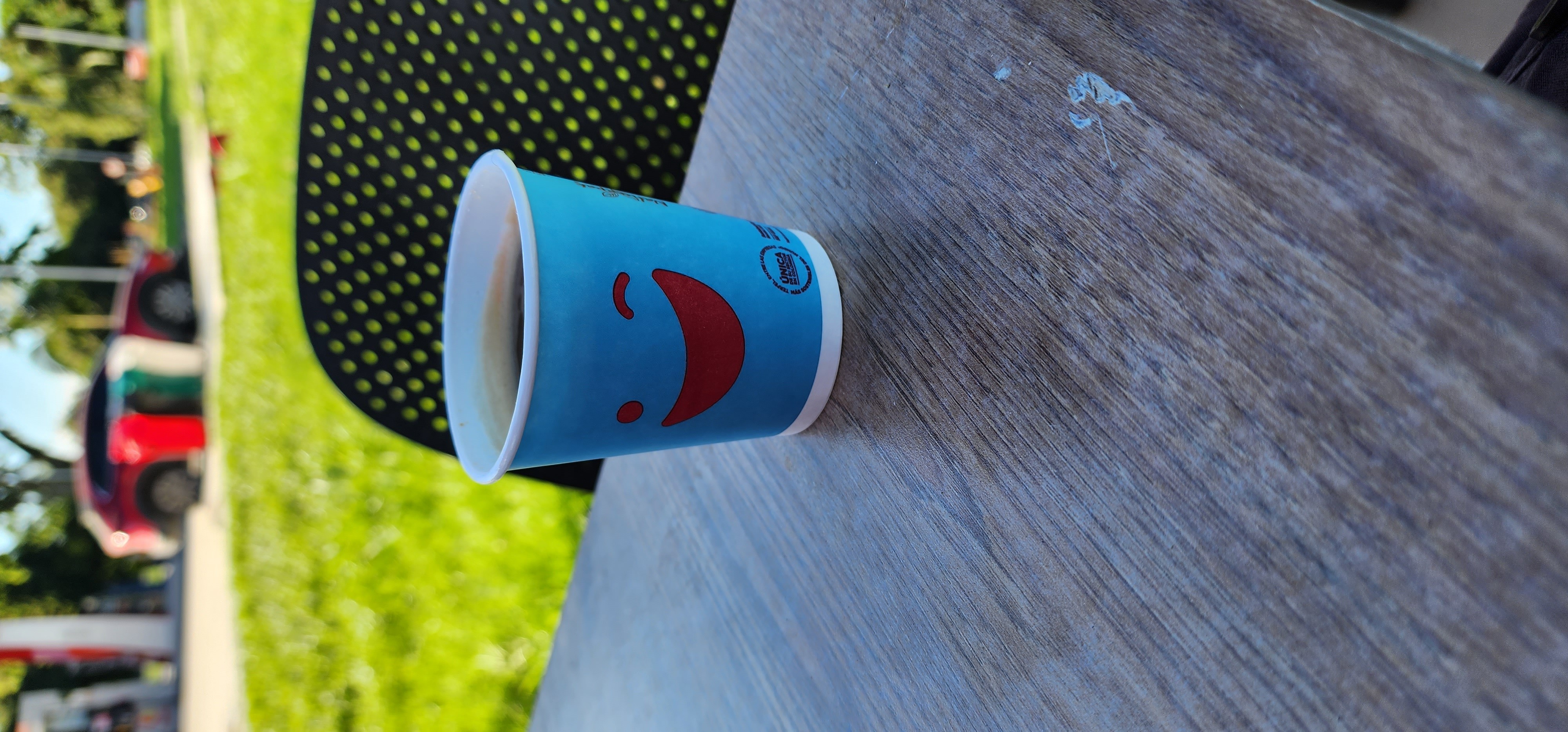 solo empaque de papel, para contaminar menos ya que es reciclable.