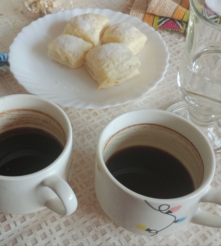 Let this morning begin with an unhurried ritual: Eastern coffee, brewed in a new cezve, fills the home with its warming aroma. And the Brazilian Danilo Barbosa surprises with a bright, vivacious acidity—an unexpected and piquant accent for this brewing method.