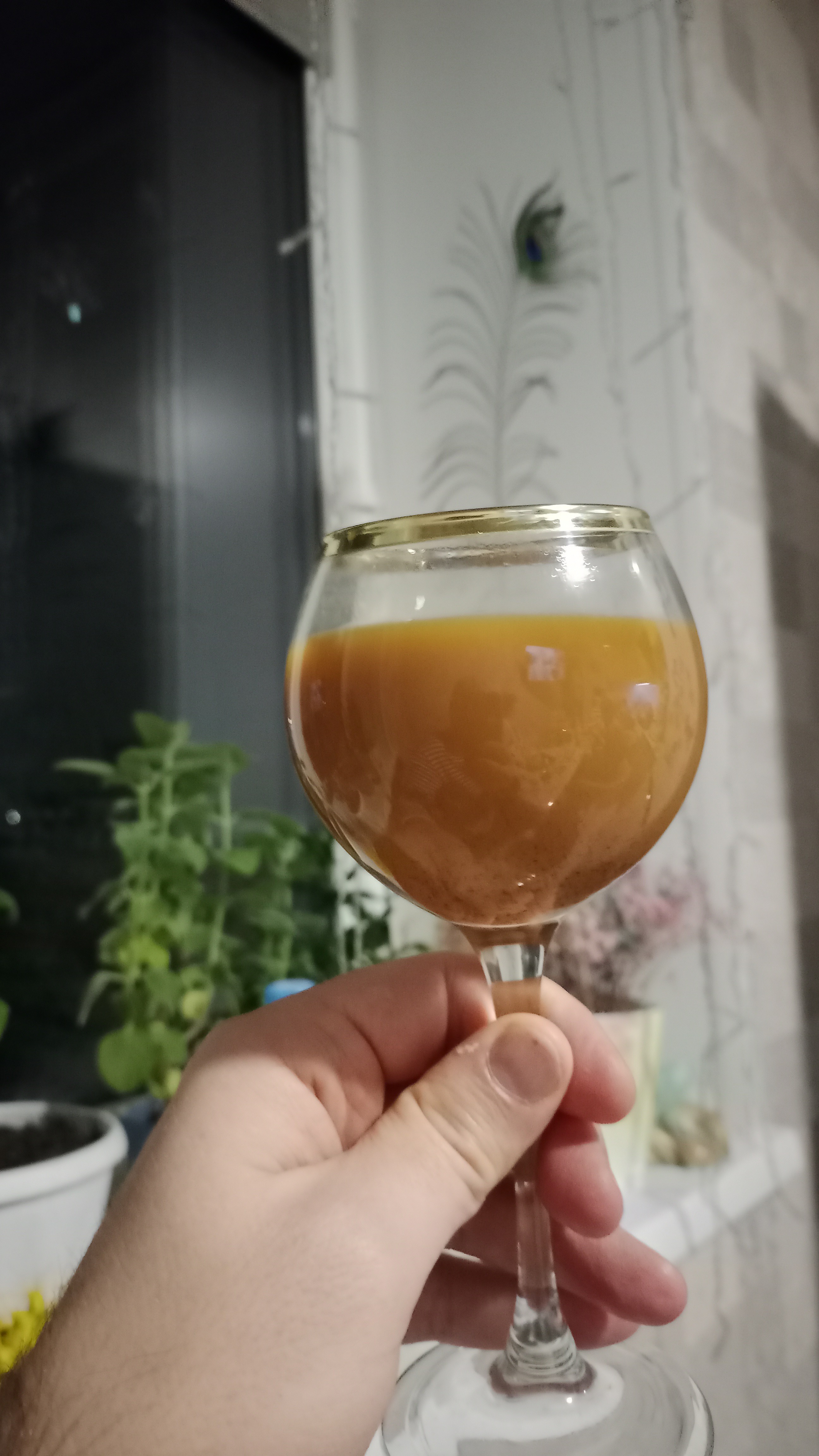 взять напиток на основе сыворотки и сока и добавить в него кофе? почему бы и нет?