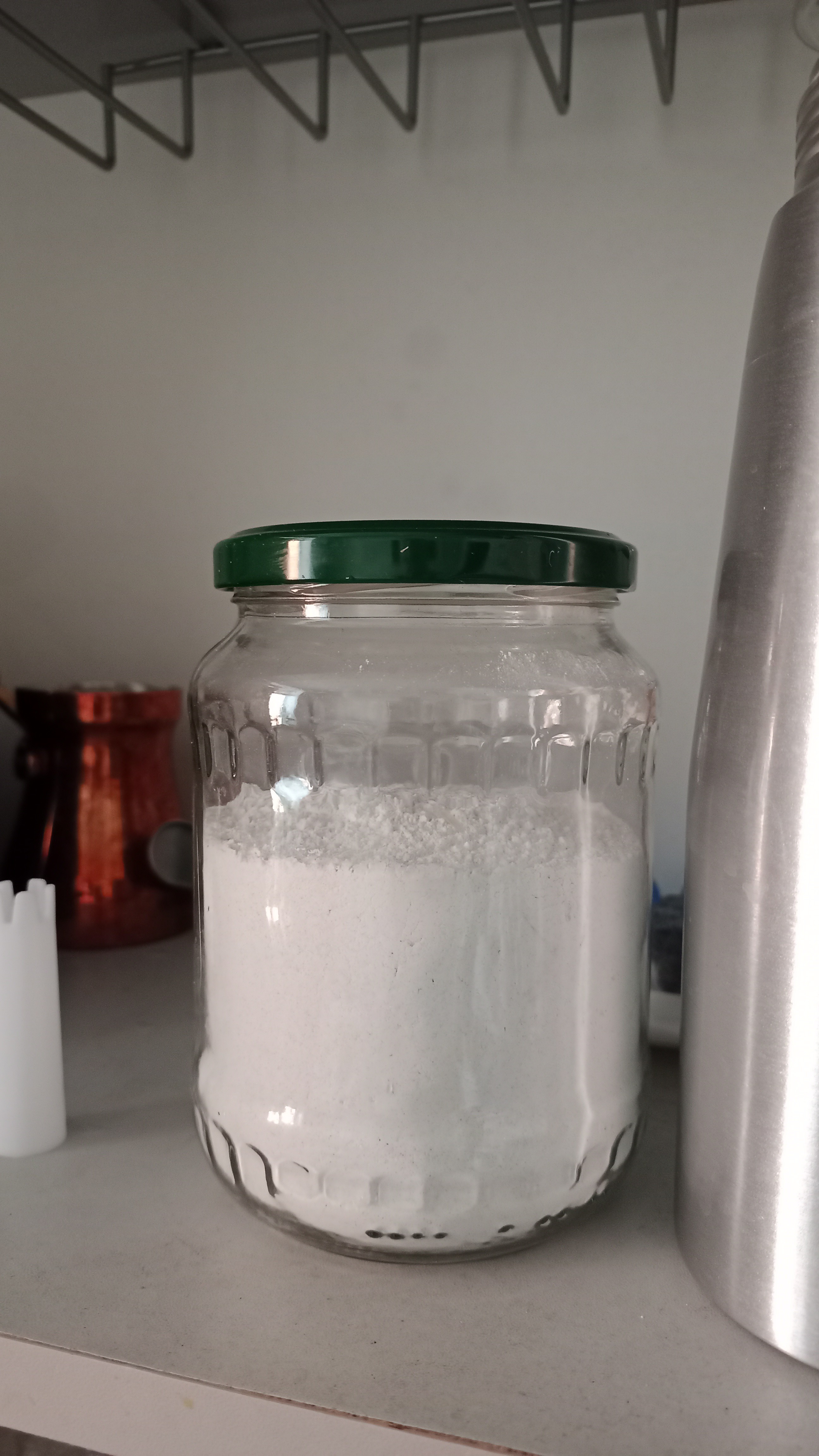 приобрел цветки лаванды, сделал из них сахарную пудру. а дальше вы догадываетесь...