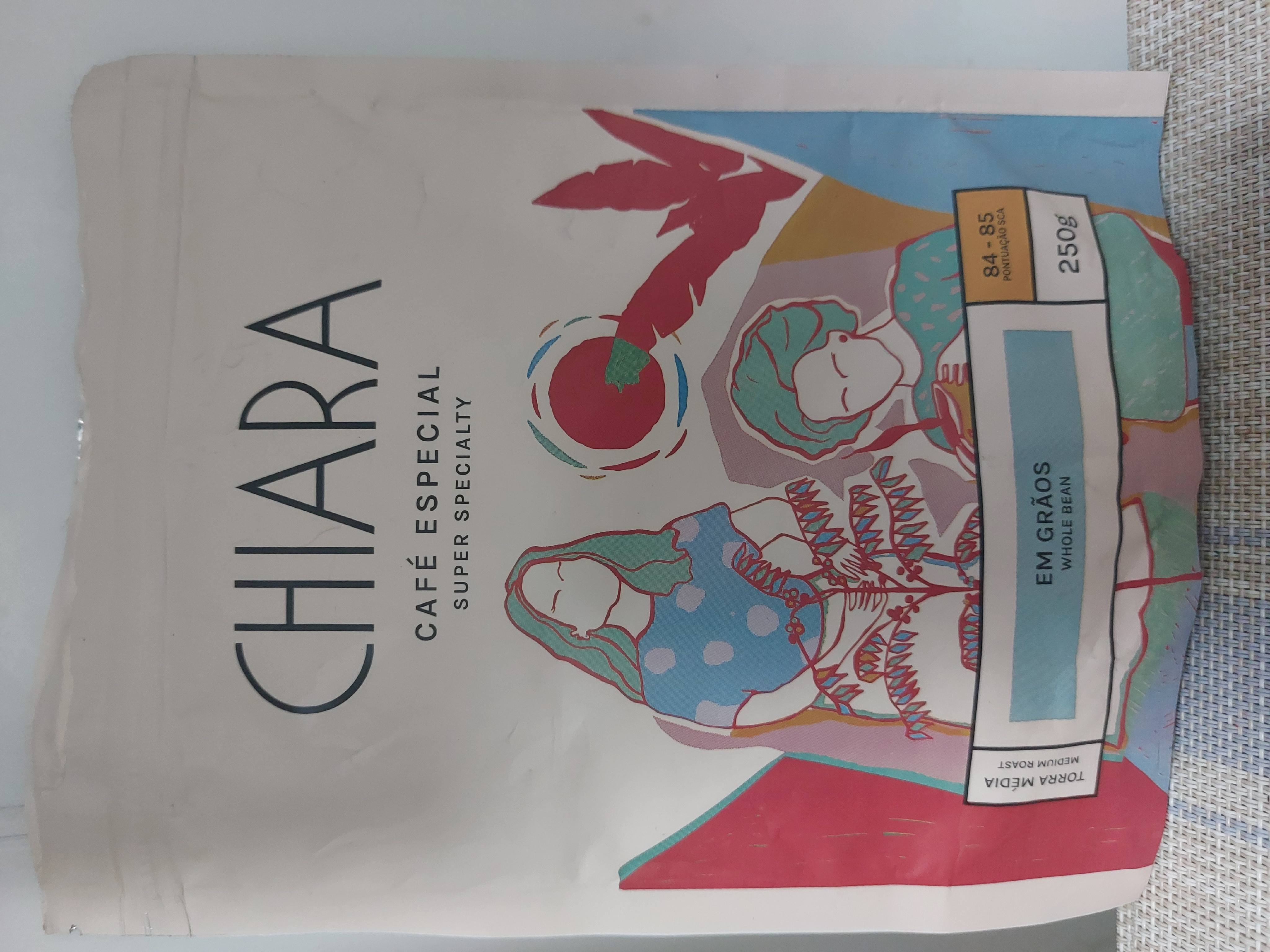 Café das montanhas capixabas. Leve, saboroso, aroma de mel. Cor marrom claro, baixa acidez e presença de óleos essenciais. Amo esse café. 