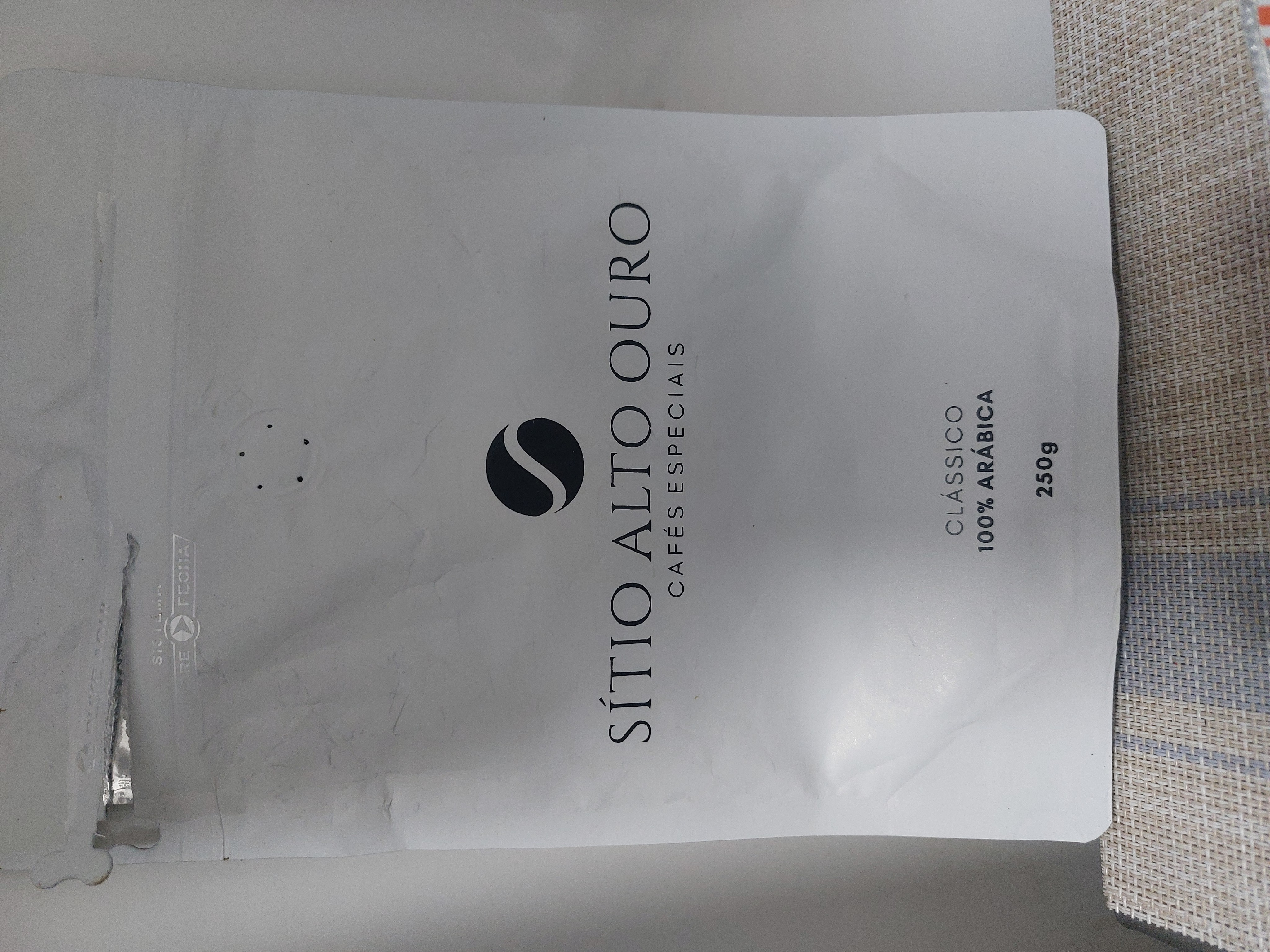 Café maravilhoso. Sabor e aroma deliciosos. Torra média, cor marrom claro. Presença de óleos essenciais que o torna muito cheiroso. Sabor de mel e chocolate. Amo.