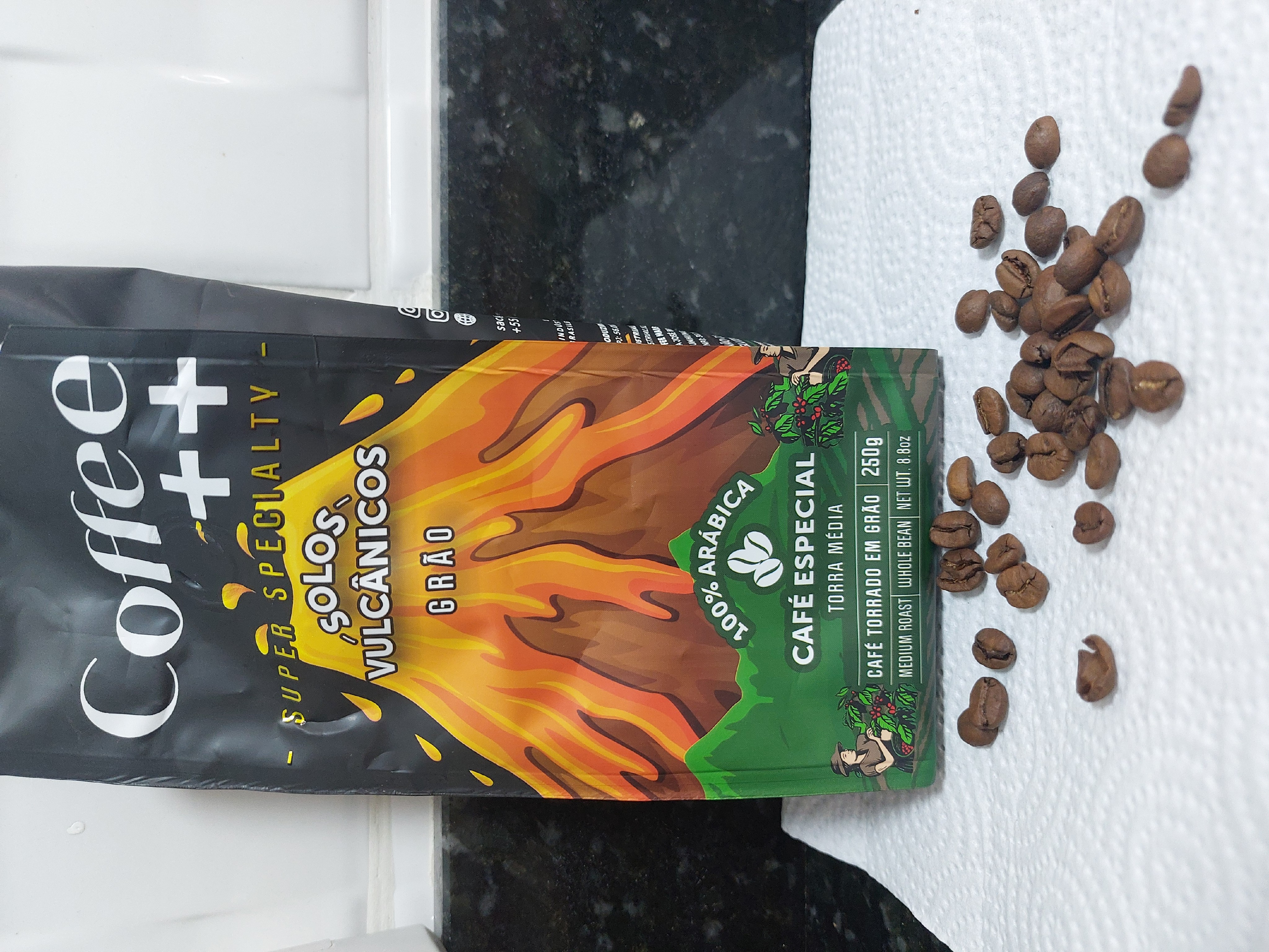 Café dos solos vulcânicas de Poços  de Caldas, sul de MG. Recebeu nota 84. Os grãos são  bem pequenos e não tão perfeitos. Baixa acidez. Sem retrogosto. Presença de óleos essenciais  escassa. Cor marrom claro. Não tem cheiro nem sabor. Não apreciei. 