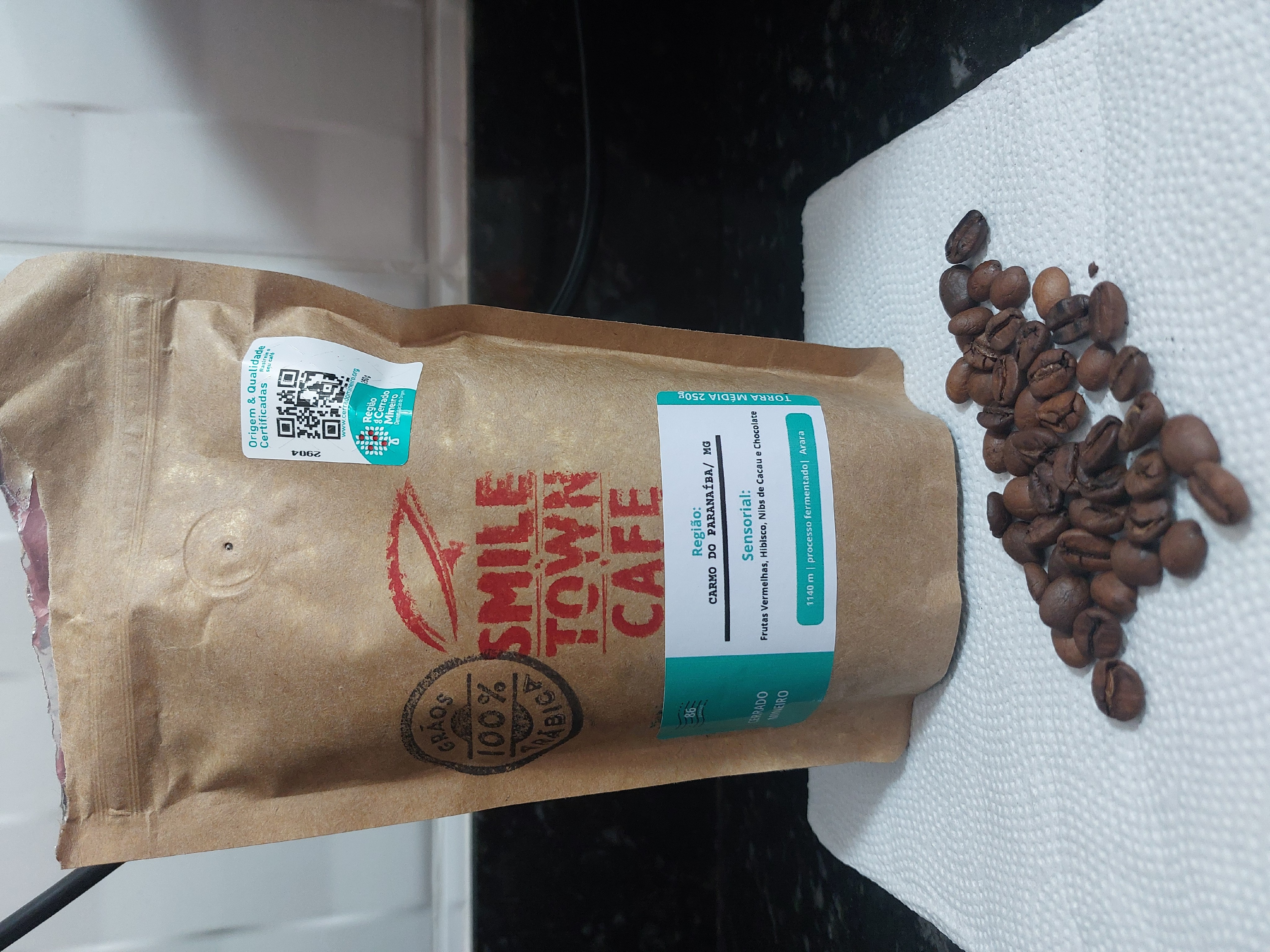 Café 100% arábico, de Carmo do Paranaíba MG. Recebeu nota 86. 
Torra média, cor marrom claro. Aroma e sabor adocicados, lembrando caramelo e chocolate. presença marcante de óleos essenciais. 
Este café apresenta um retrogosto longo e doce, com uma finalização que remete a chocolate. Muito bom. 