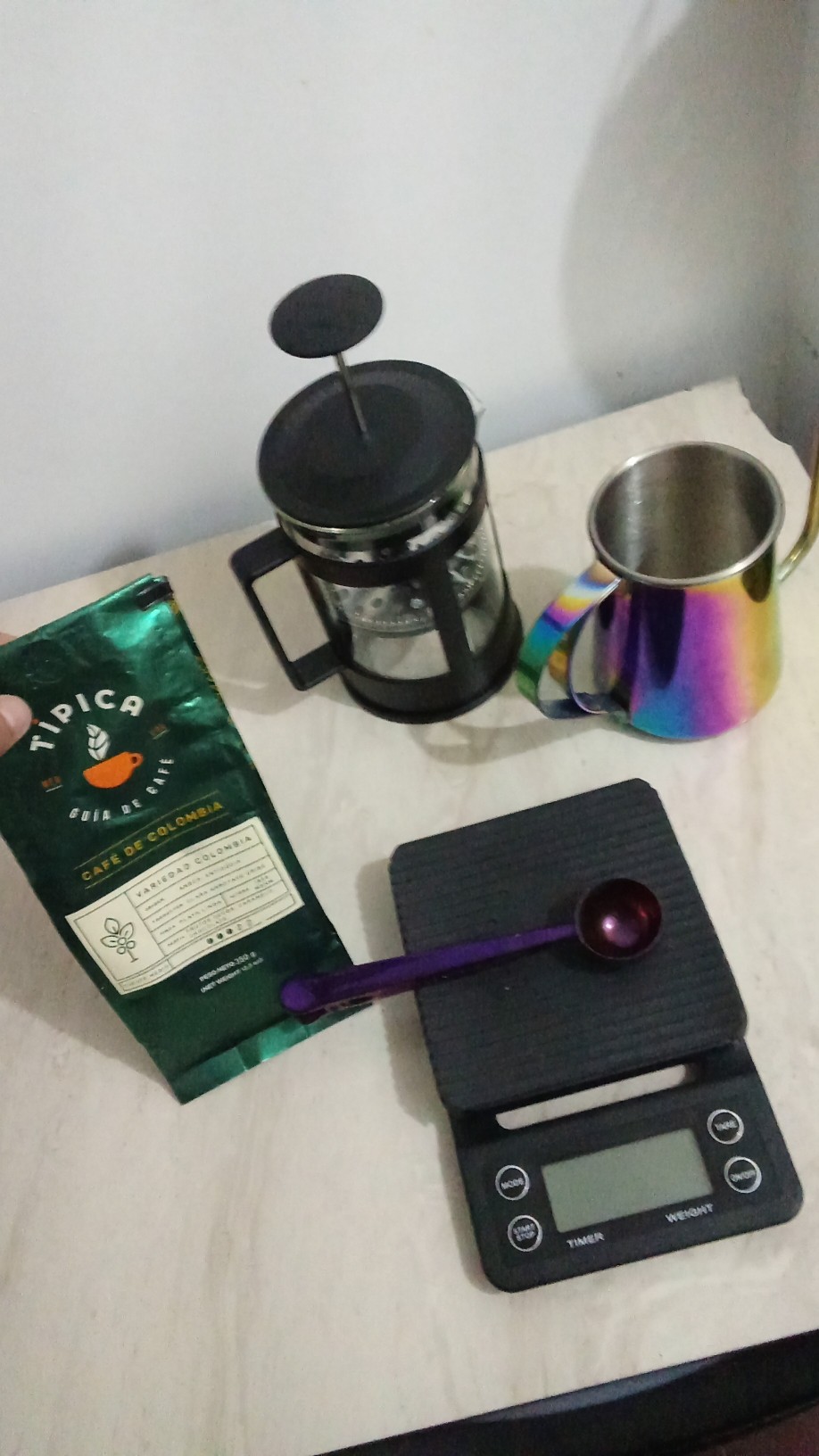 Una prensa con buen café colombiano para el frío 🥶☕