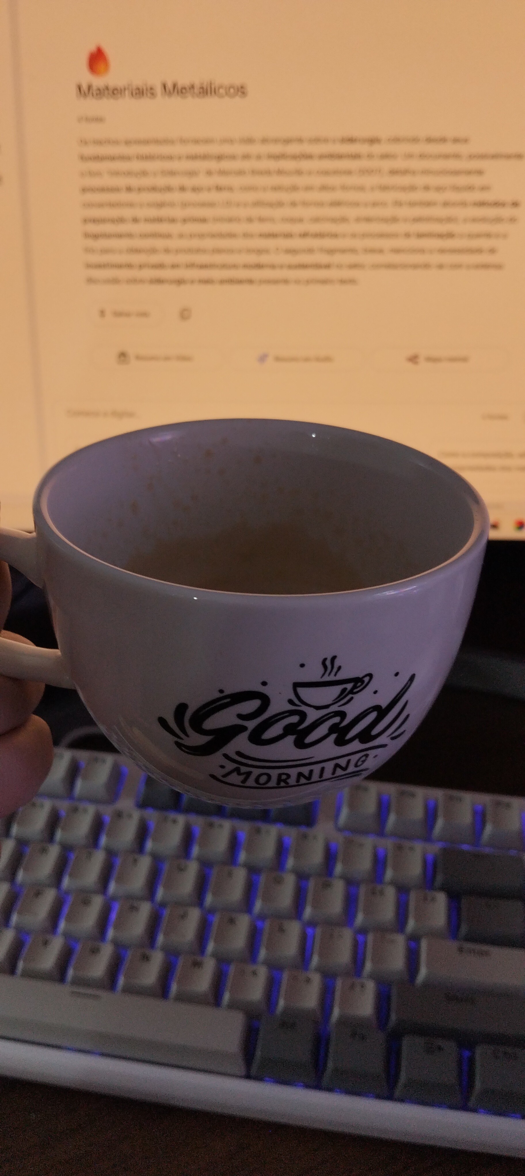 Um novo dia começa e os trabalhos prosseguem. Revisando o conteúdo da prova com o melhor companheiro e auxiliador de foco do mundo.
Bom dia! 📚☕