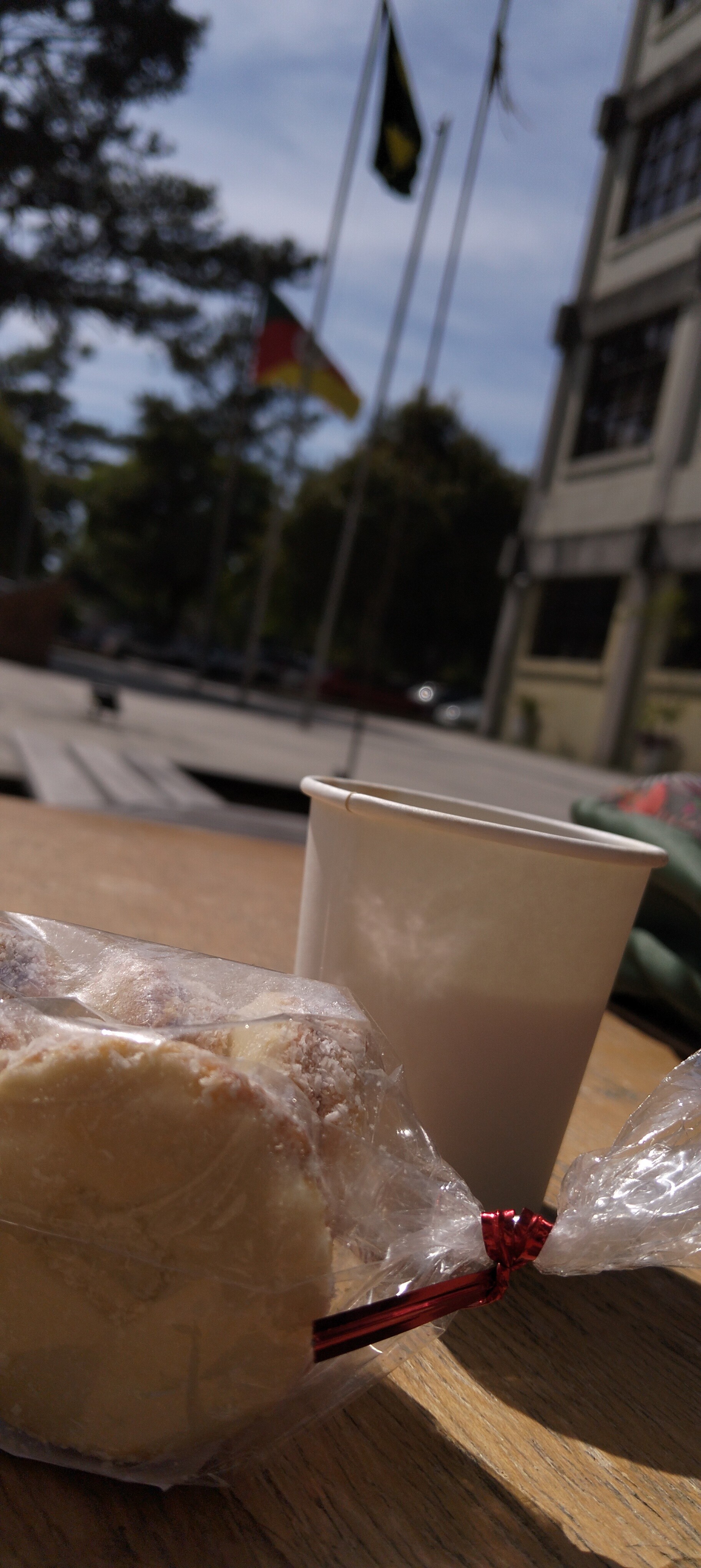 Um cafézinho antes de mais um dia. ☕😊