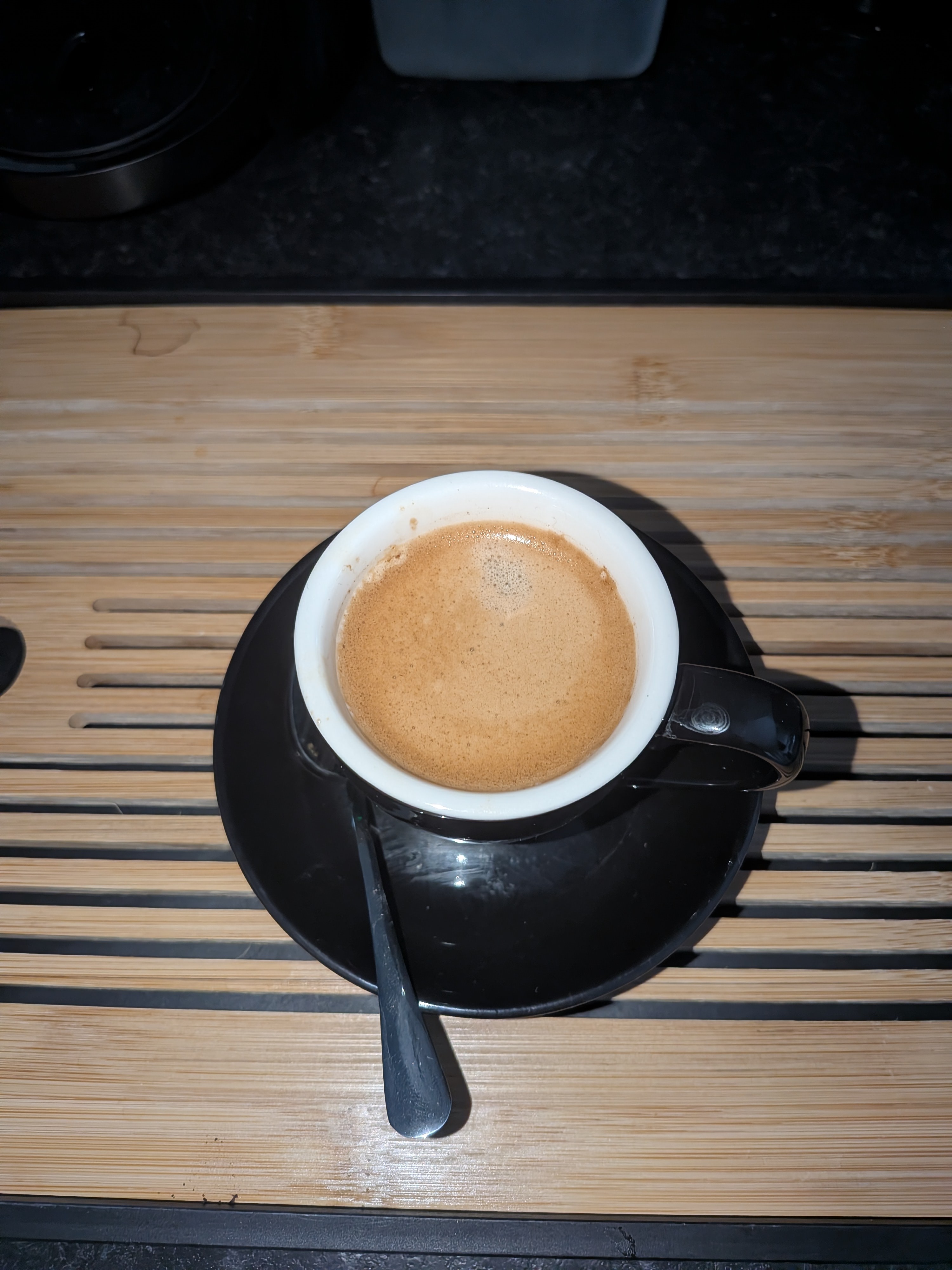 ¡Buenas! Un tinto campesino el del arranque. ☕ (Buenas tardes, Espresso Colombiano, el primero del día.) ☕