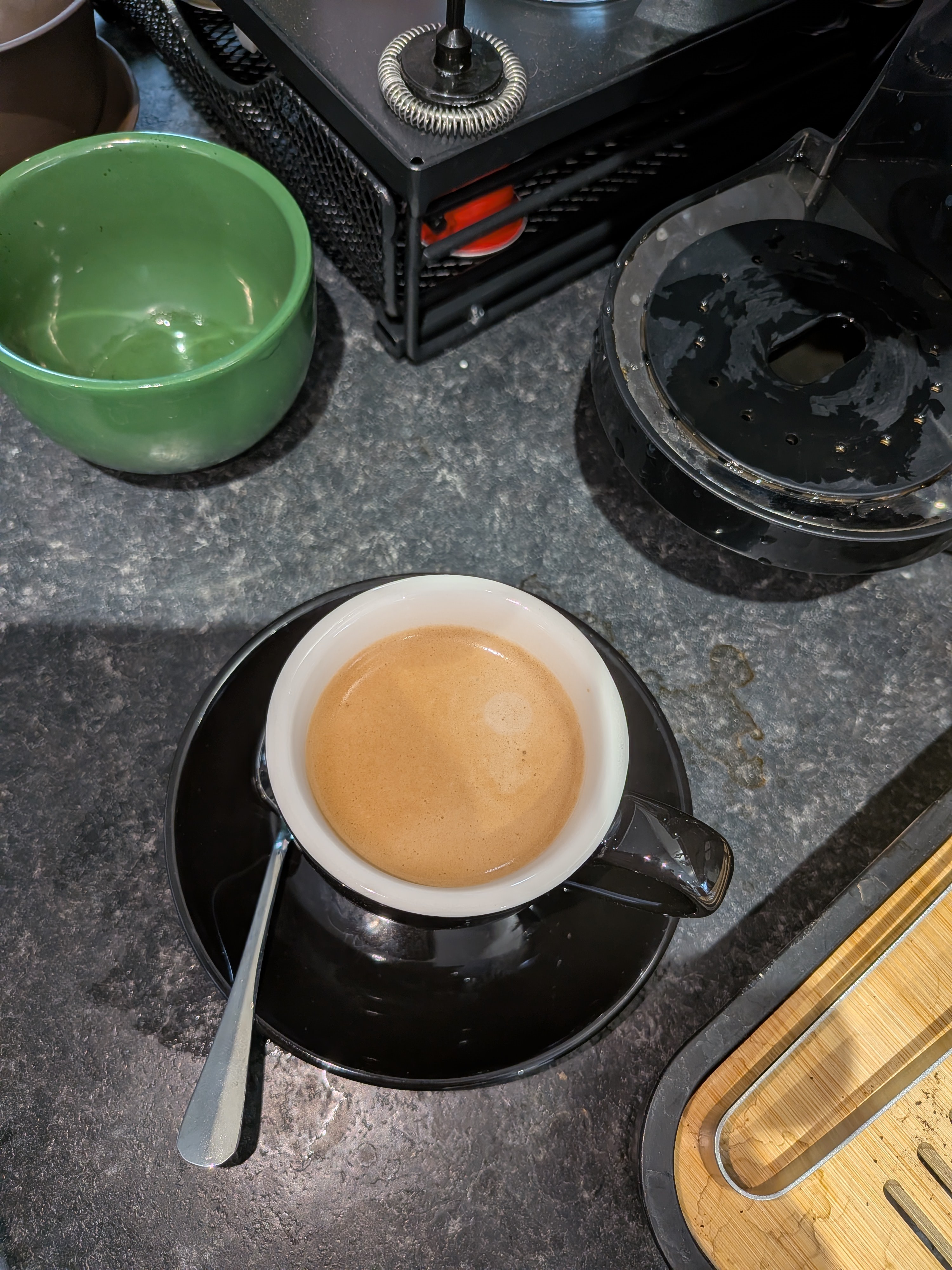 's Ochtends de eerste espressotje, een L'or Ultimo. ☕

Ik heb sinds vandaag L'or Espresso Colombia, Onyx en Supremo gedronken. ☕ 

Alle smaken zijn heerlijk en luxueus. ☕