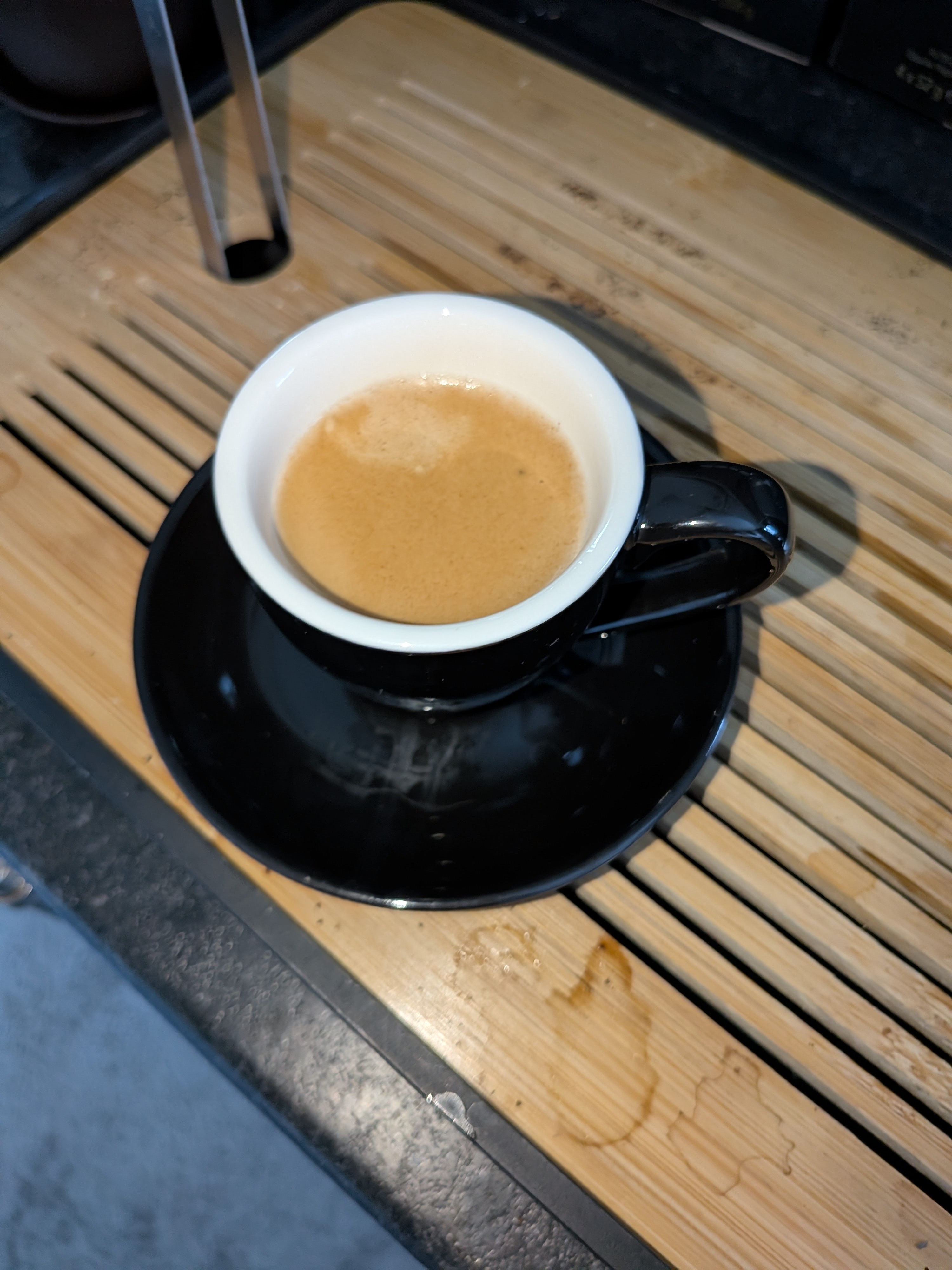 Un espresso decaffeinato questa mattina da Grano Milano - con note di caramello e un pizzico di spezie. ☕