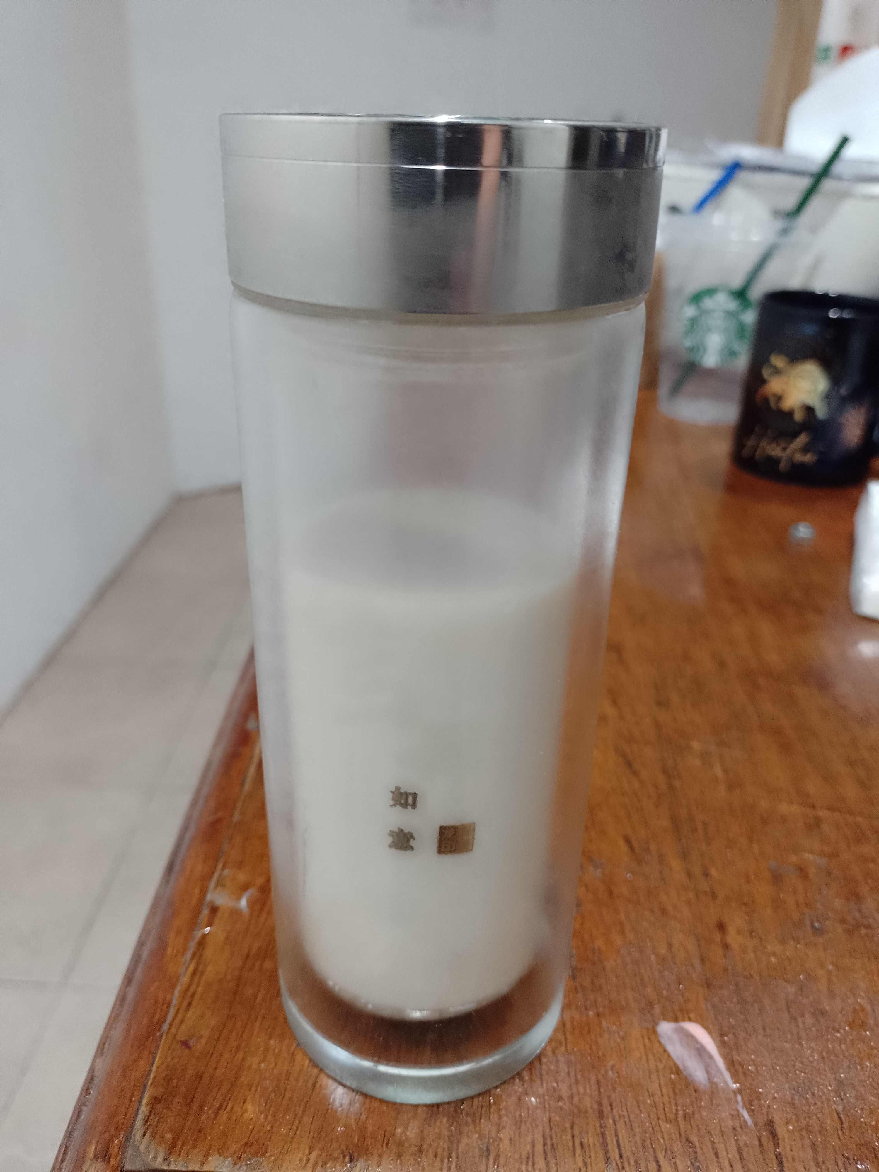 cold brew casero, no pensé que quedaría tan bien! lo hice con 30 gms de café en 300 ML de agua, deje x 24 hs que masere en la heladera , luego le agregué leche. y quedó súper rico!!☕☕☕😊👍
