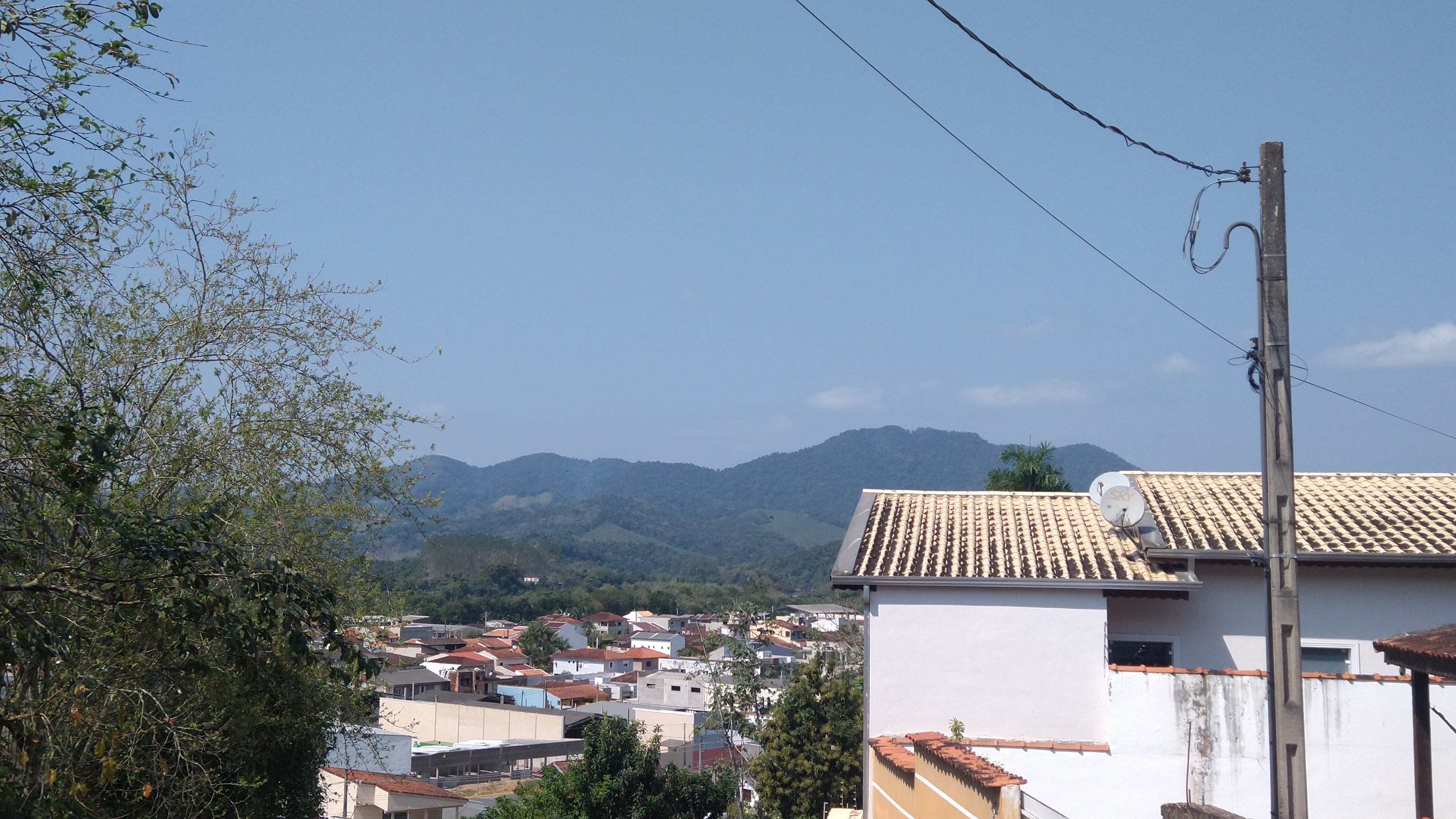 um café relaxante, com uma linda paisagem 