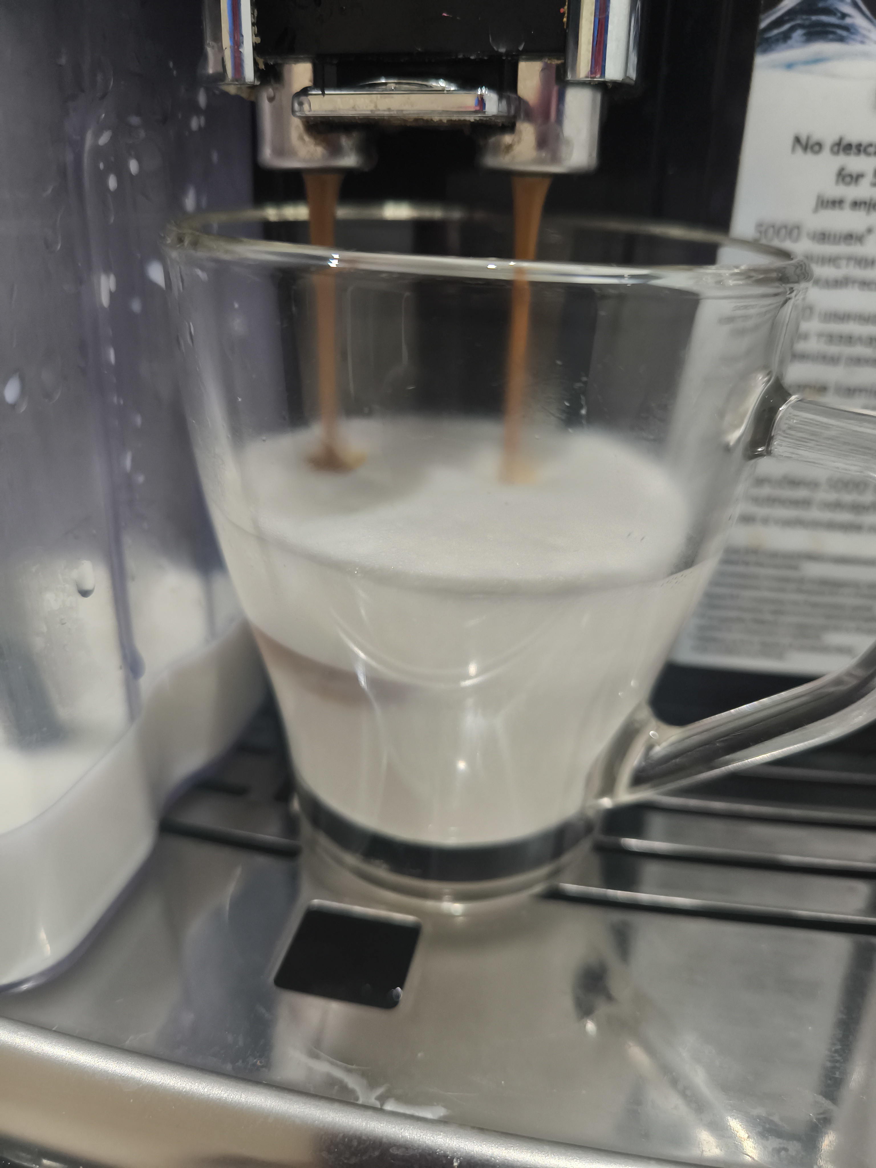 It's a latte macchiato and a cappuccino