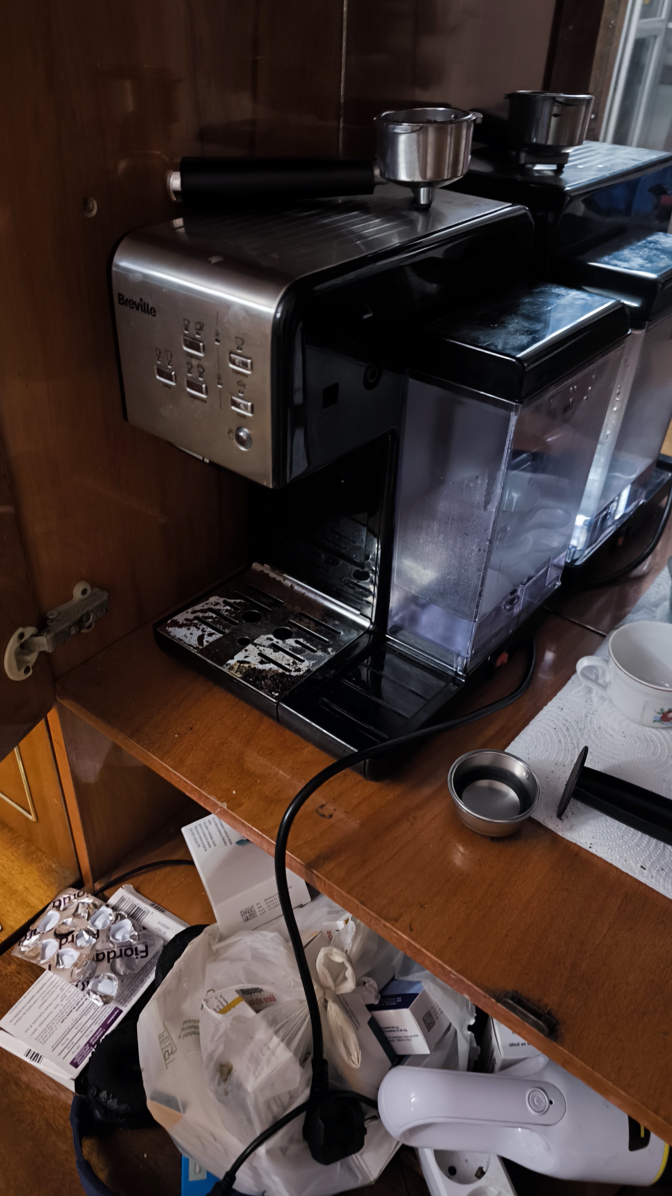 I was going out for soccer and found this Breville Prima Latte II abandoned in the stairwell and I cleaned it. It's okay, but it overheats and smells a bit weird. Overall, it makes good coffee and steams the milk very well👍