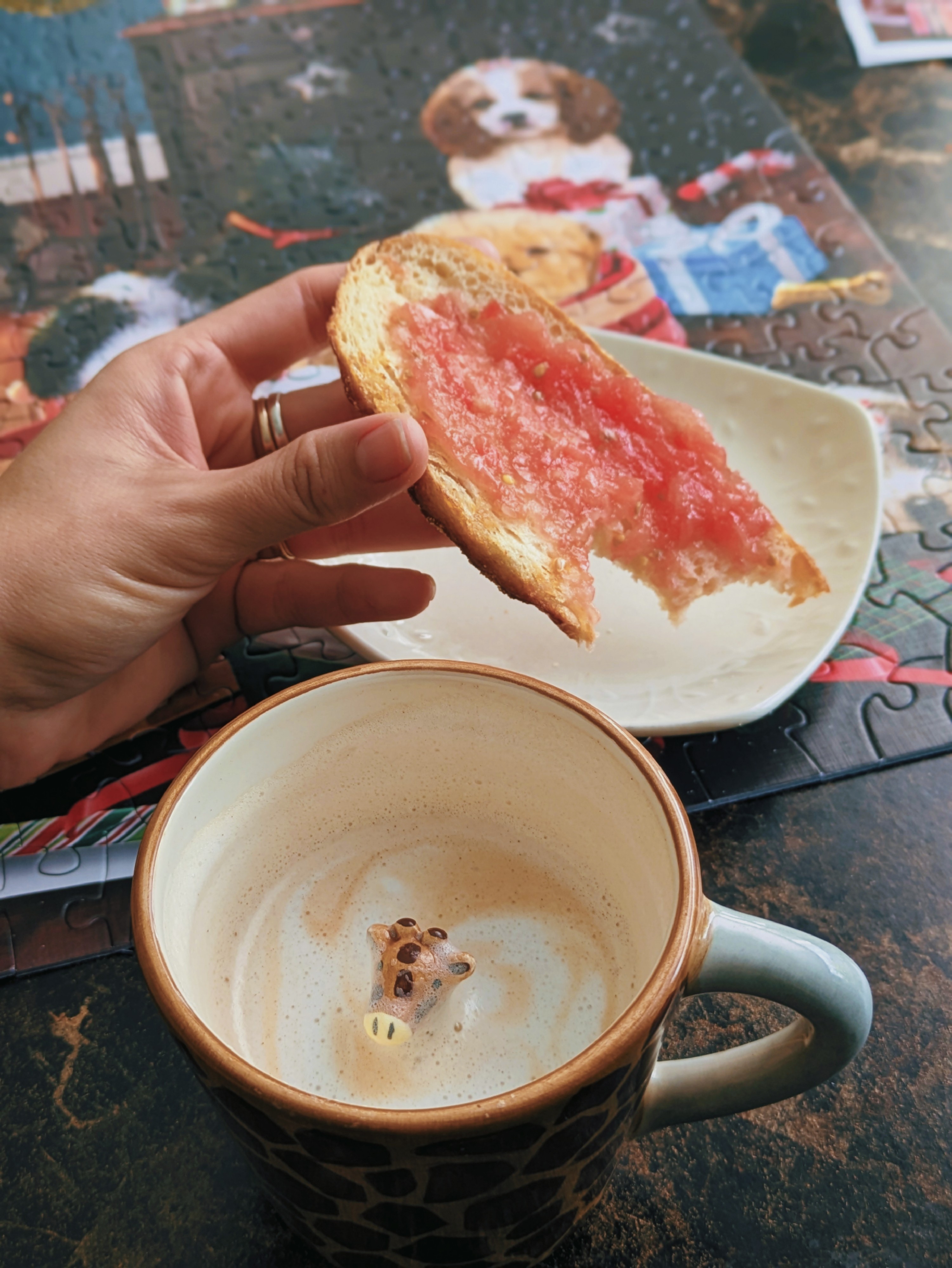 Café con leche y tostadas con tómate, una delicia amigos del café 😋