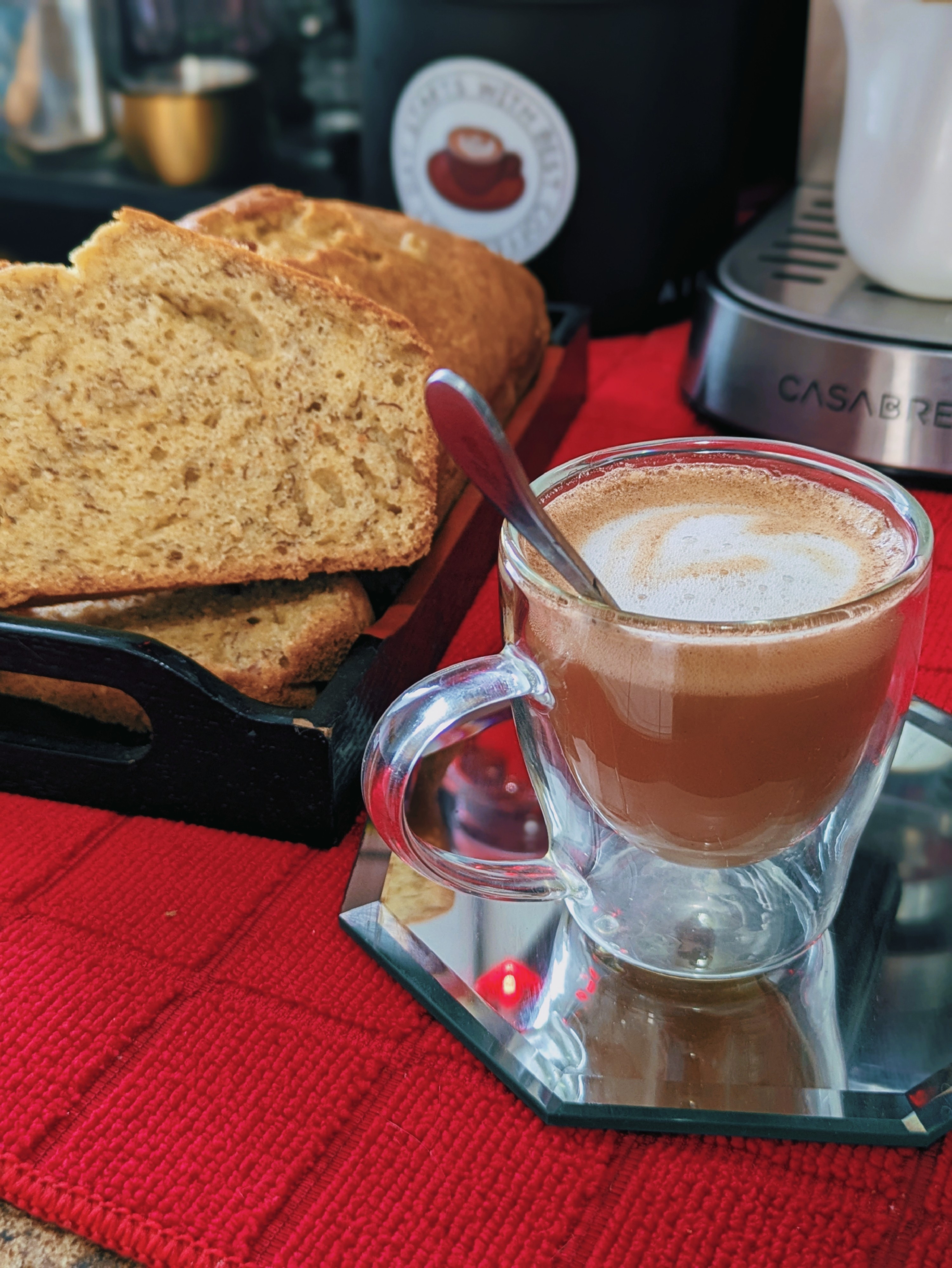 Sábado de repostería y un café cortado😊

Biscocho de plátano 