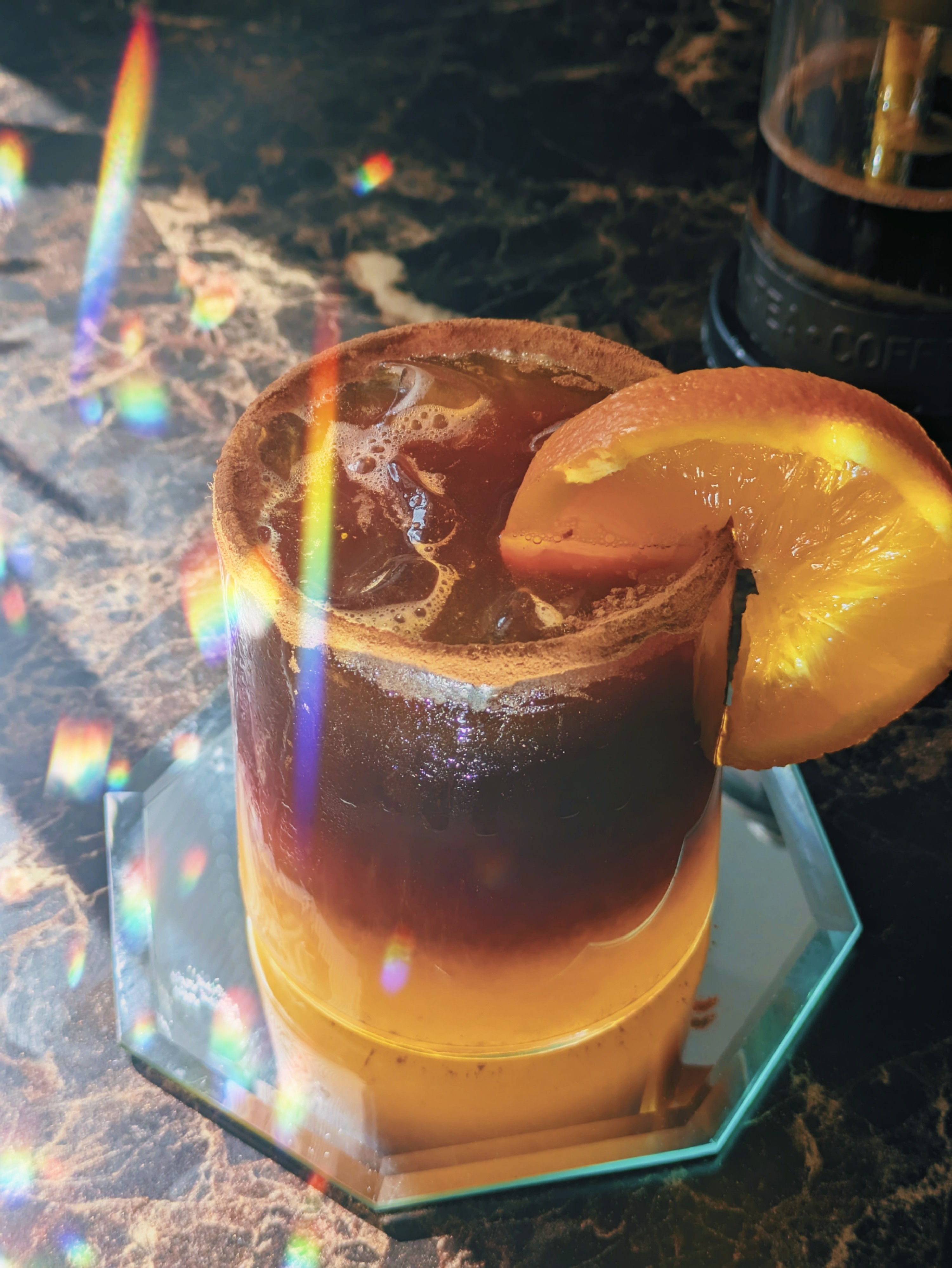 Café de especialidad de kenia con jugo de naranja y canela.
Explosión de sabores afrutados y cítricos 