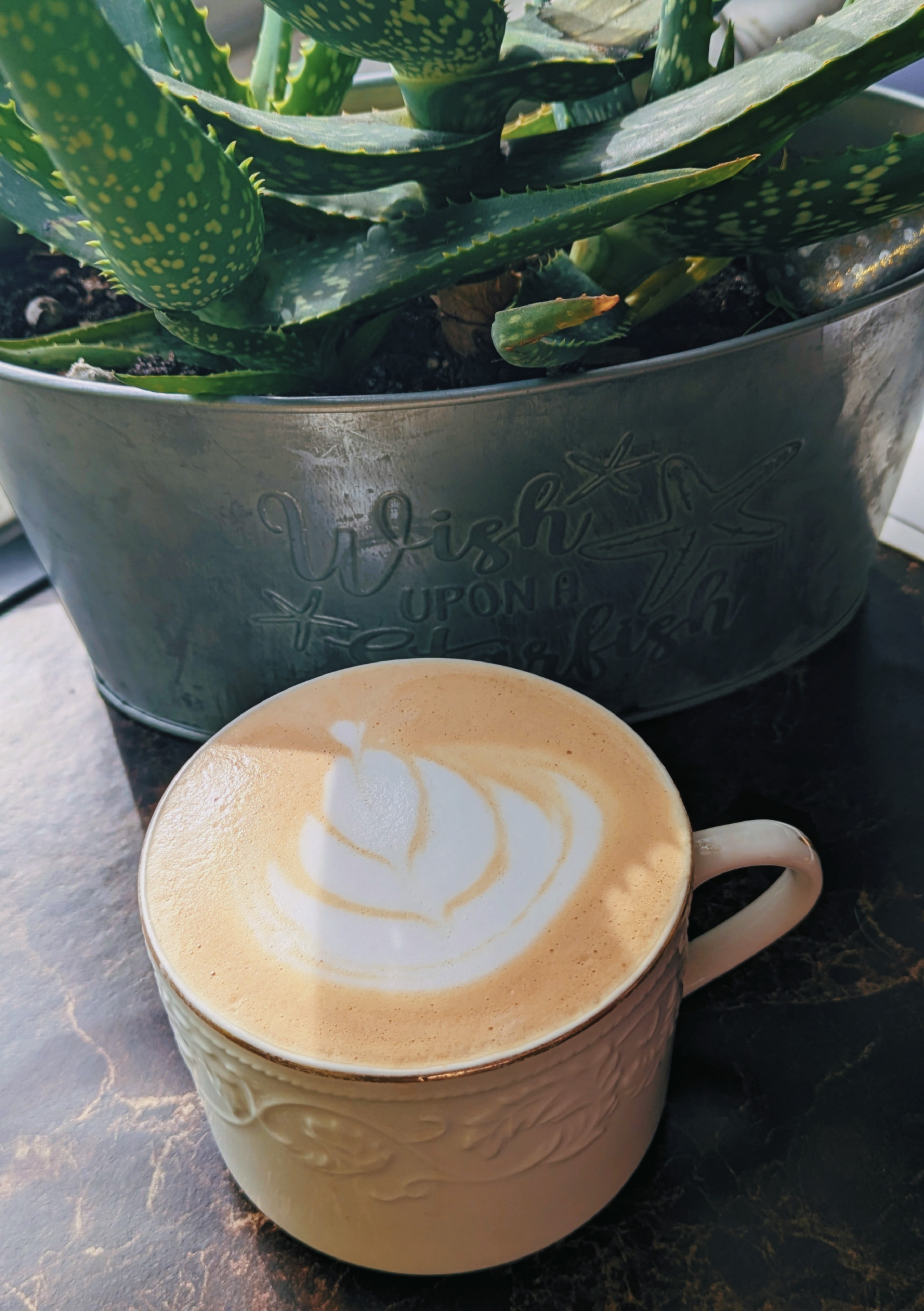 Nuevamente practicando Latte Art Después de una semana que no me salía nada dignó de mostrar.
Happy 😁