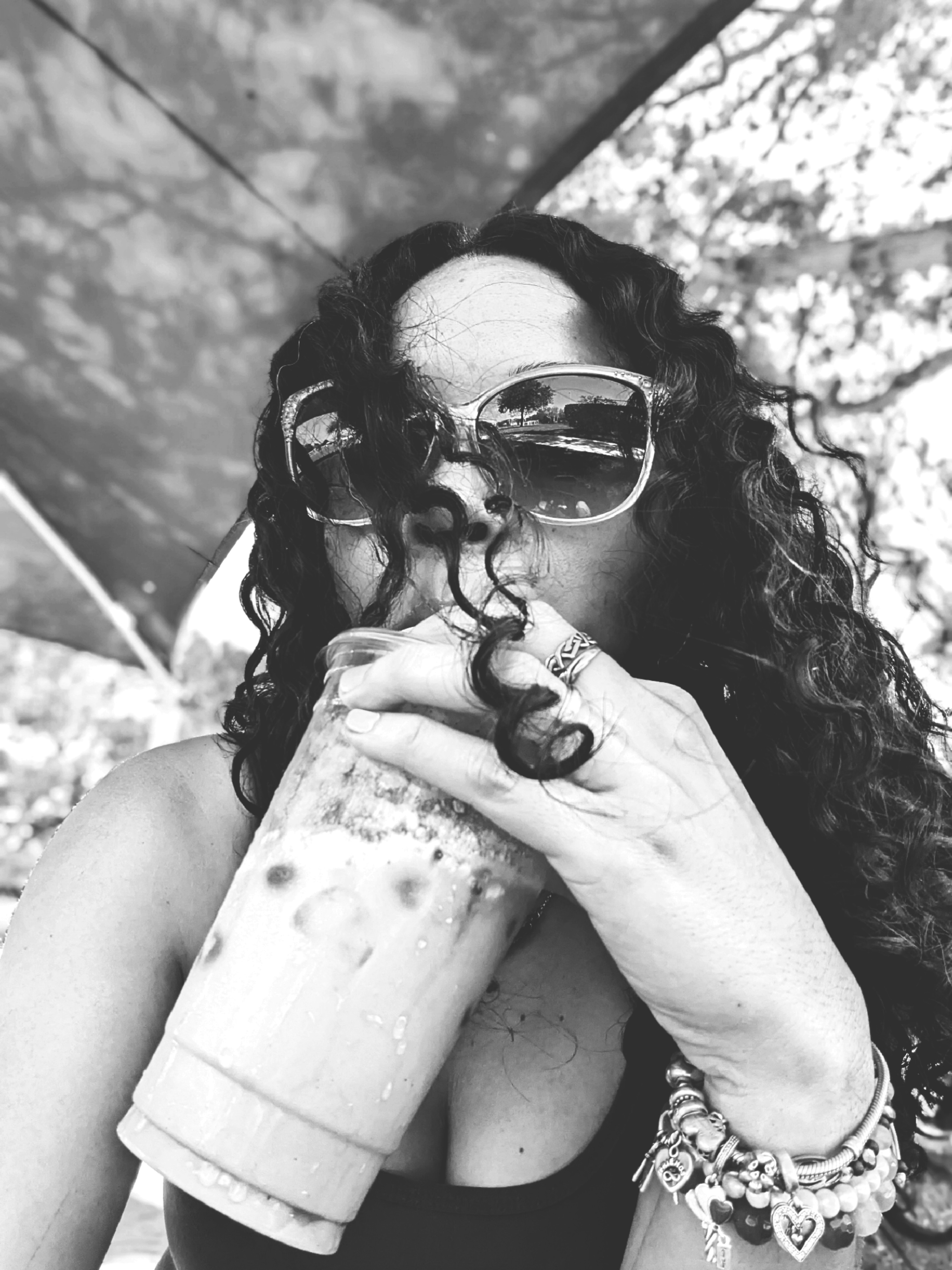 Amo las fotos en blanco y negro
Iced coffee 🤎
