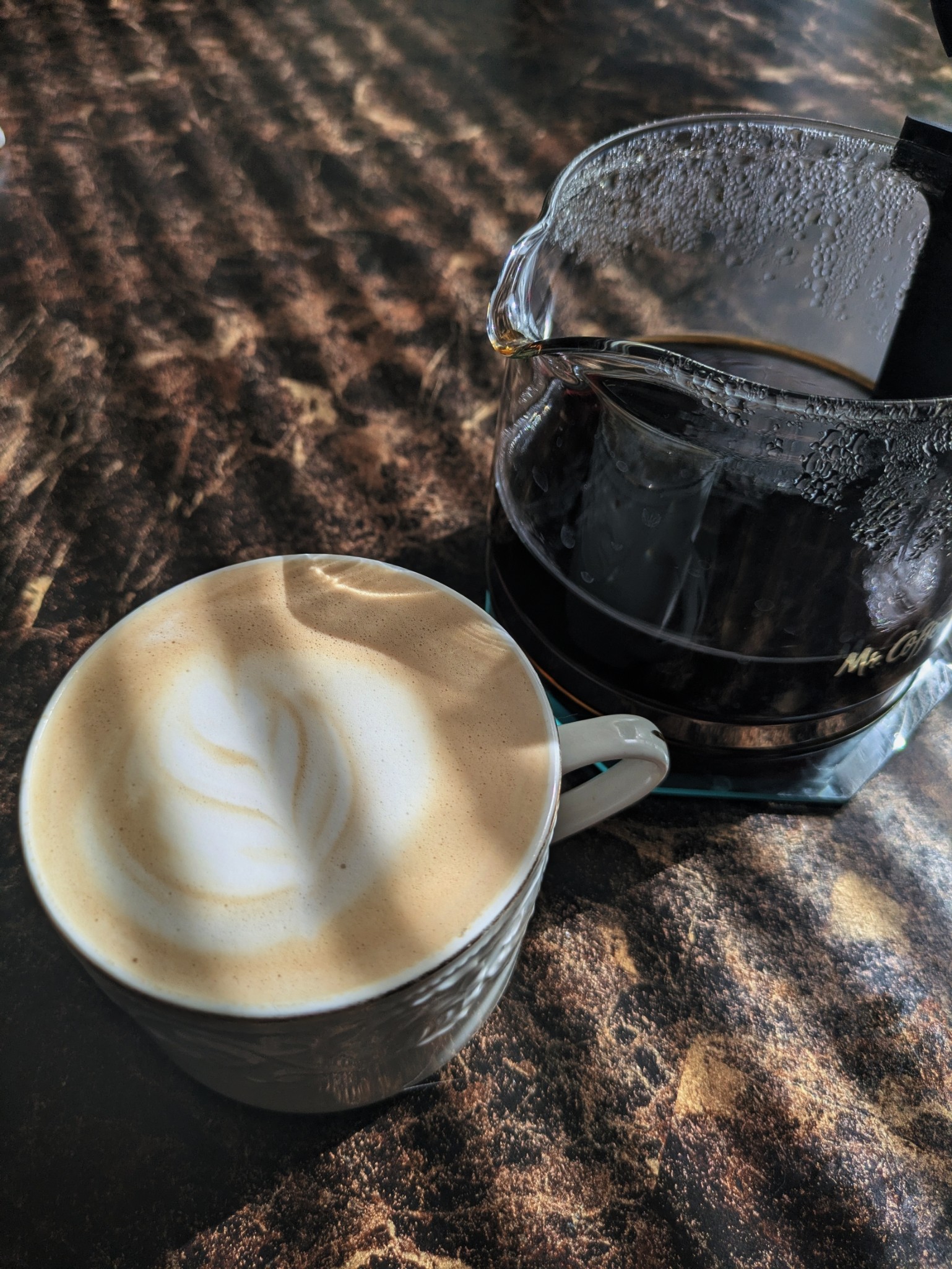 Después de tomar un café con leche y practicar mi latte art. Estoy utilizando el café que me sobro para hacer un tiramisú, es mí postre preferido. 